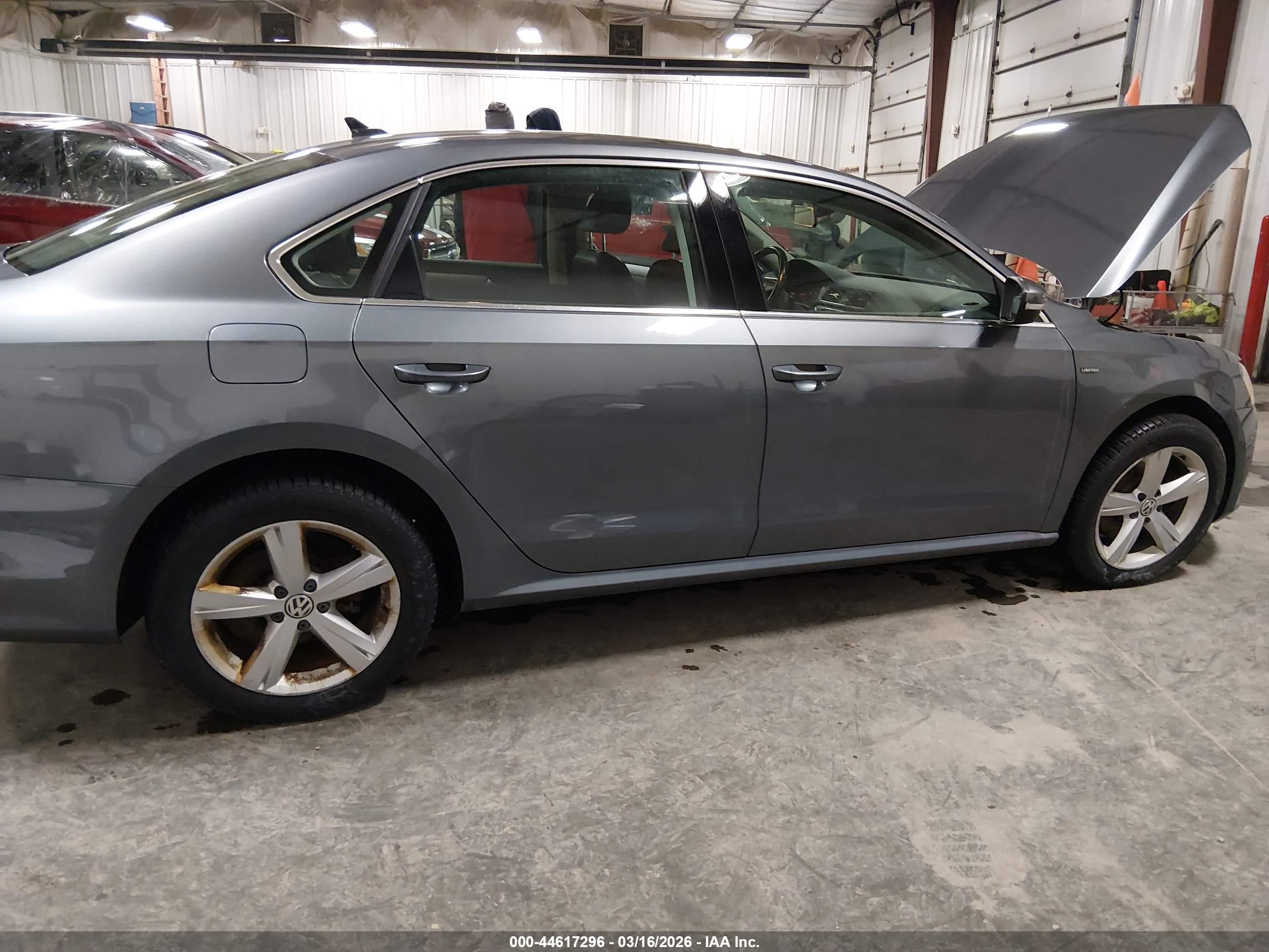 VOLKSWAGEN PASSAT image 6