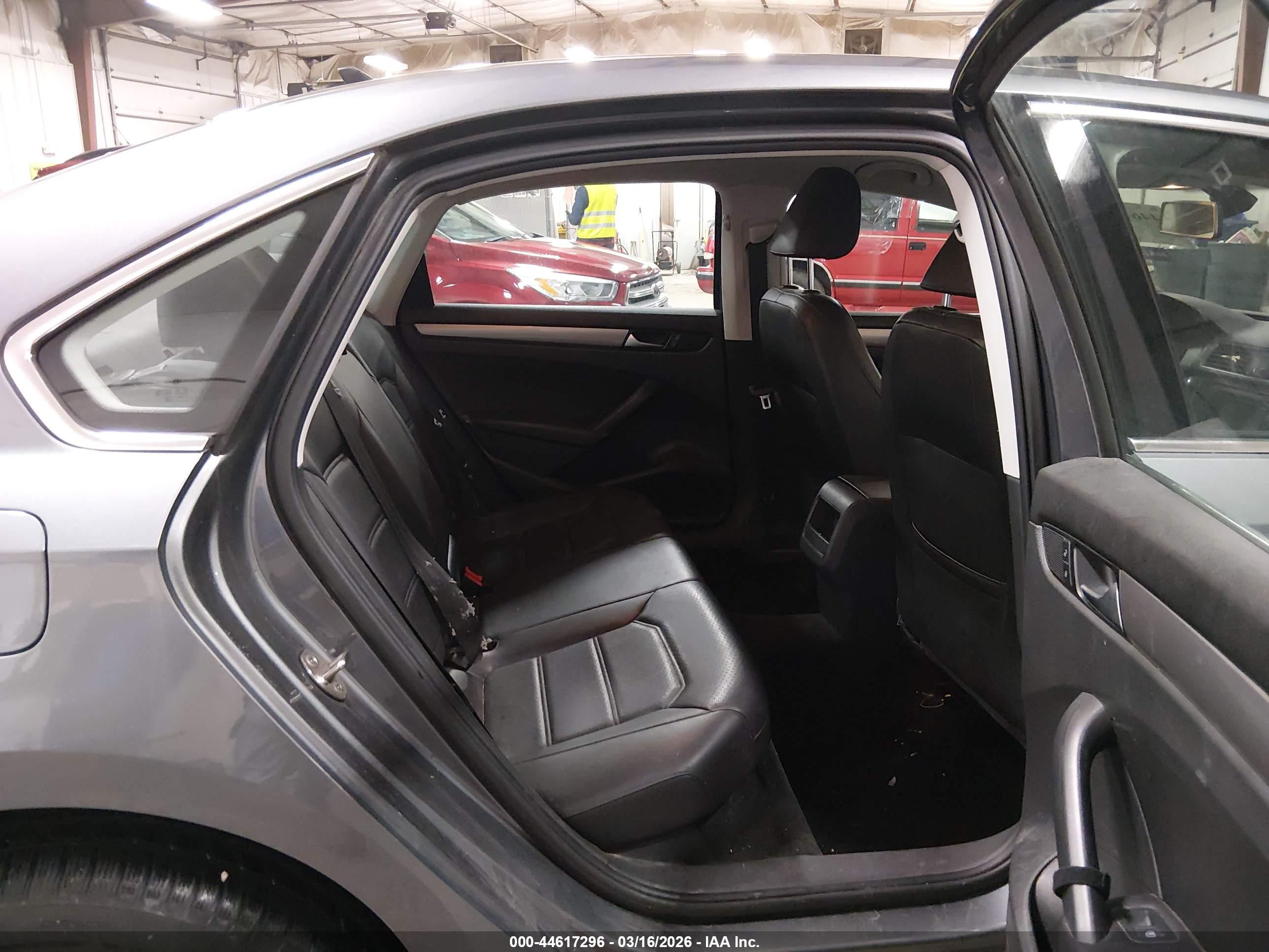 VOLKSWAGEN PASSAT image 8