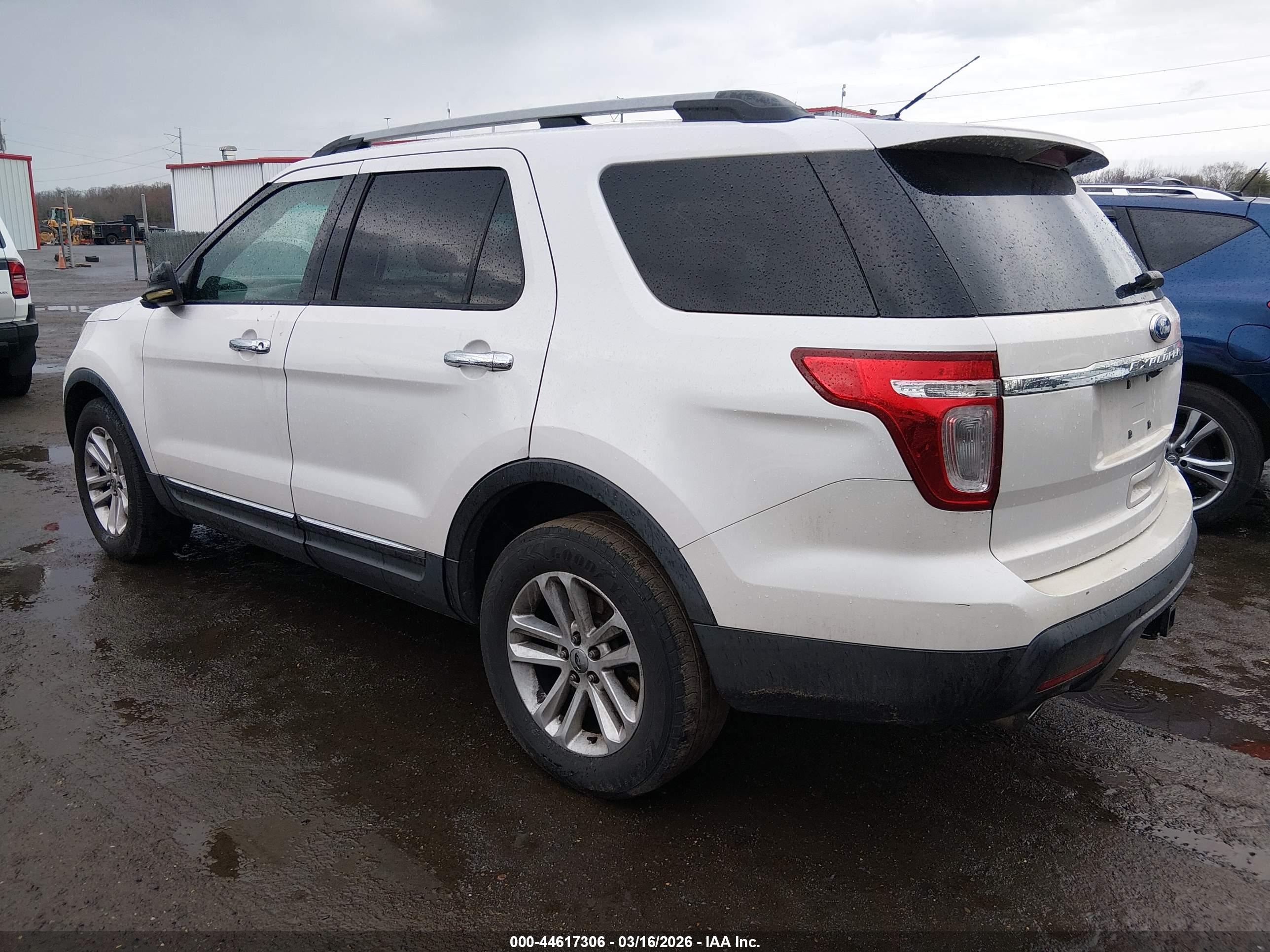 FORD EXPLORER image 3