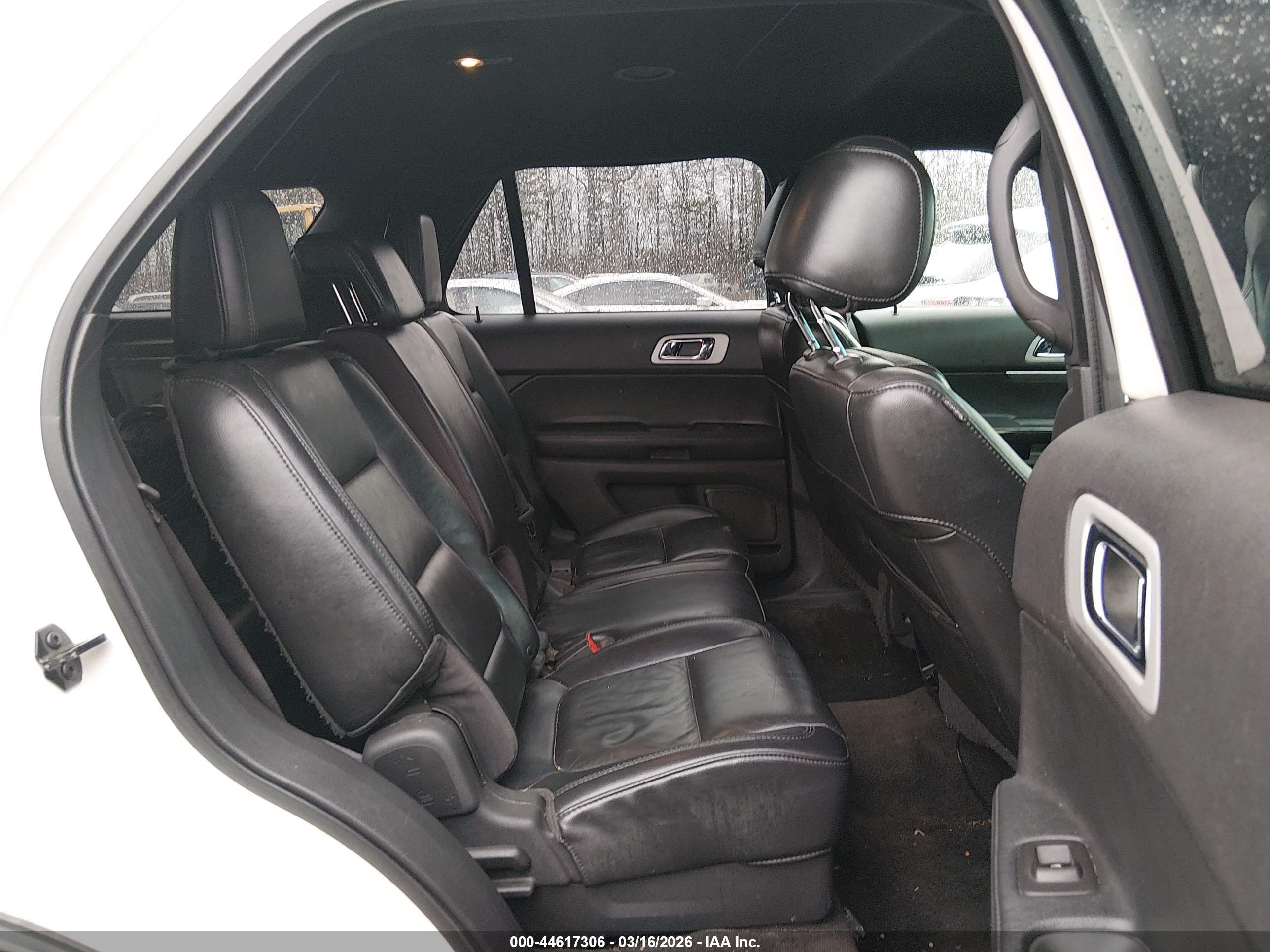 FORD EXPLORER image 8