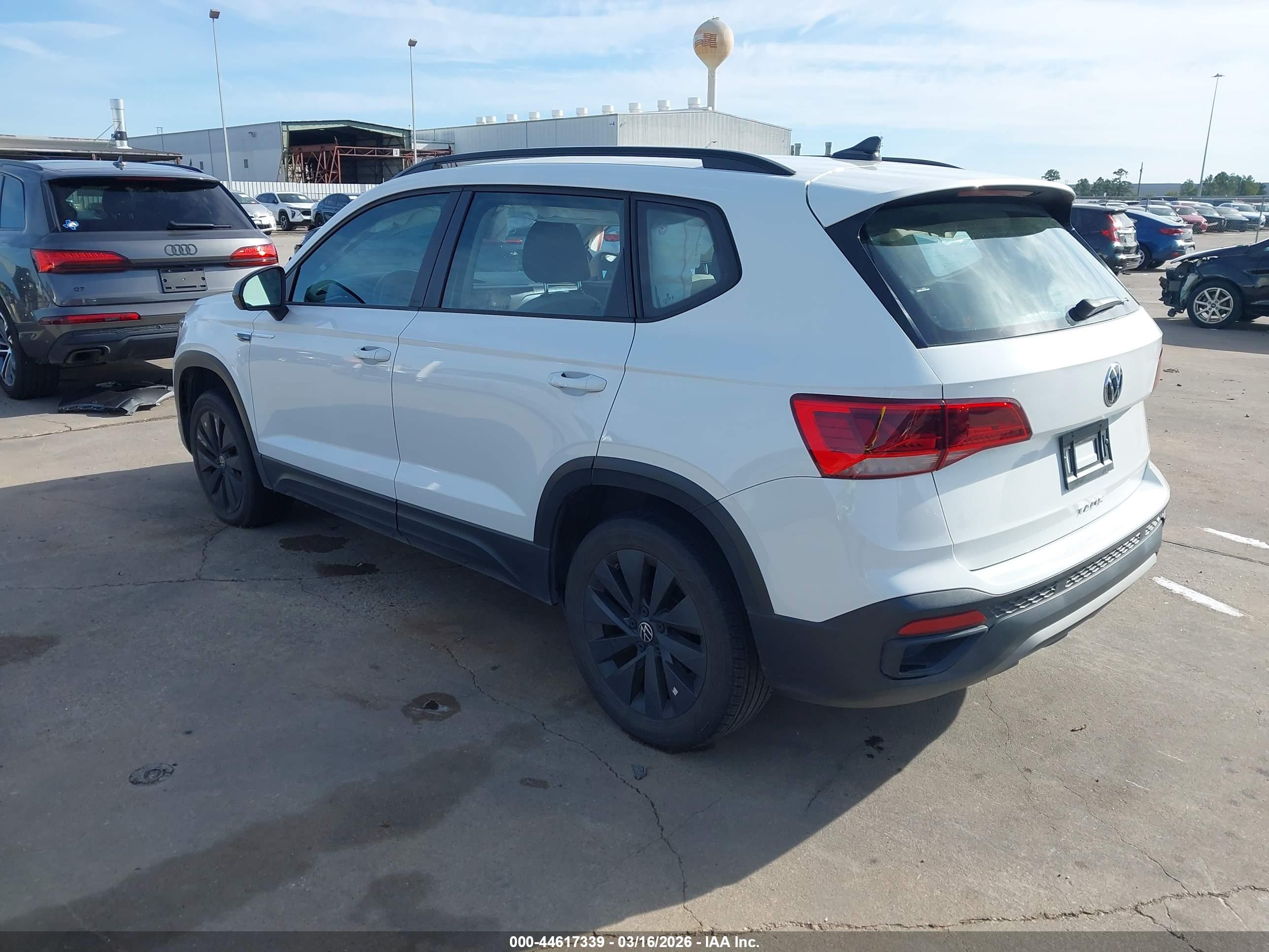 VOLKSWAGEN TAOS image 3