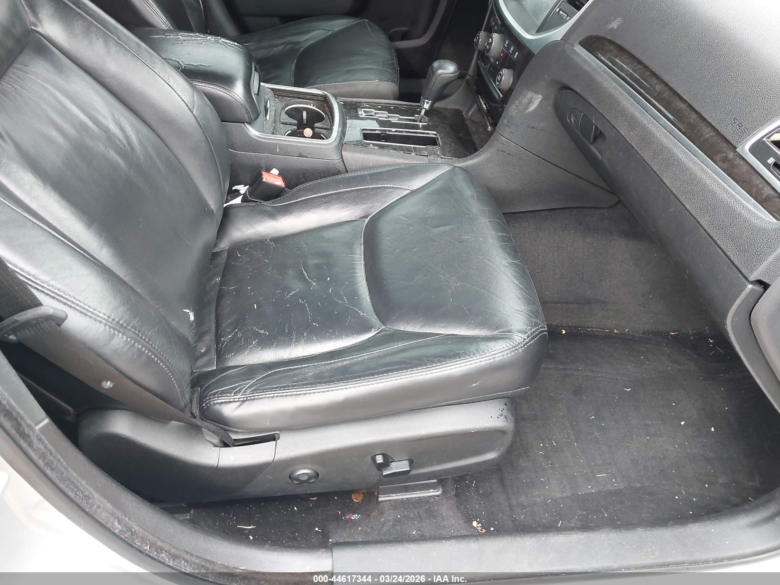 CHRYSLER 300 image 5