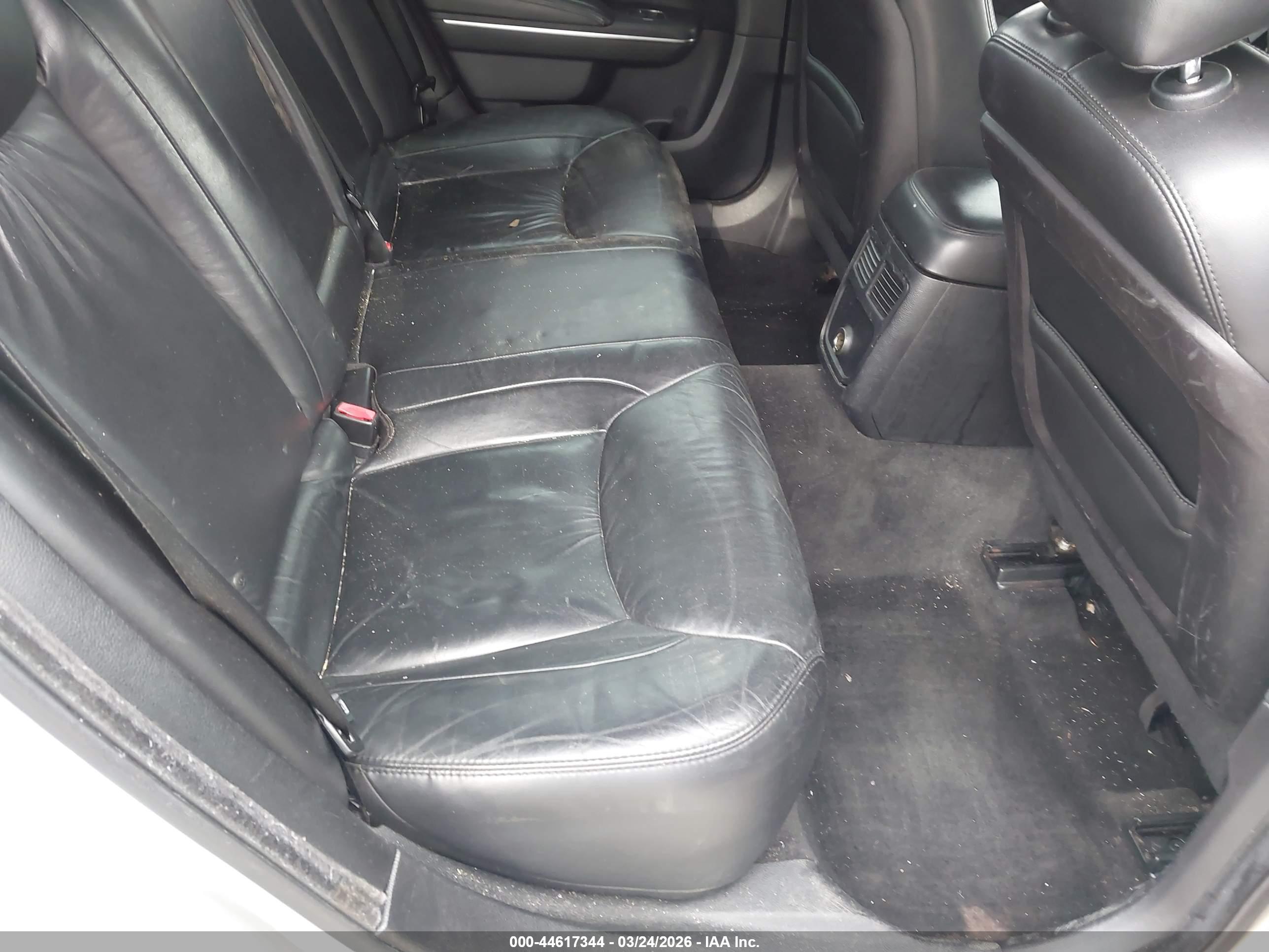CHRYSLER 300 image 8
