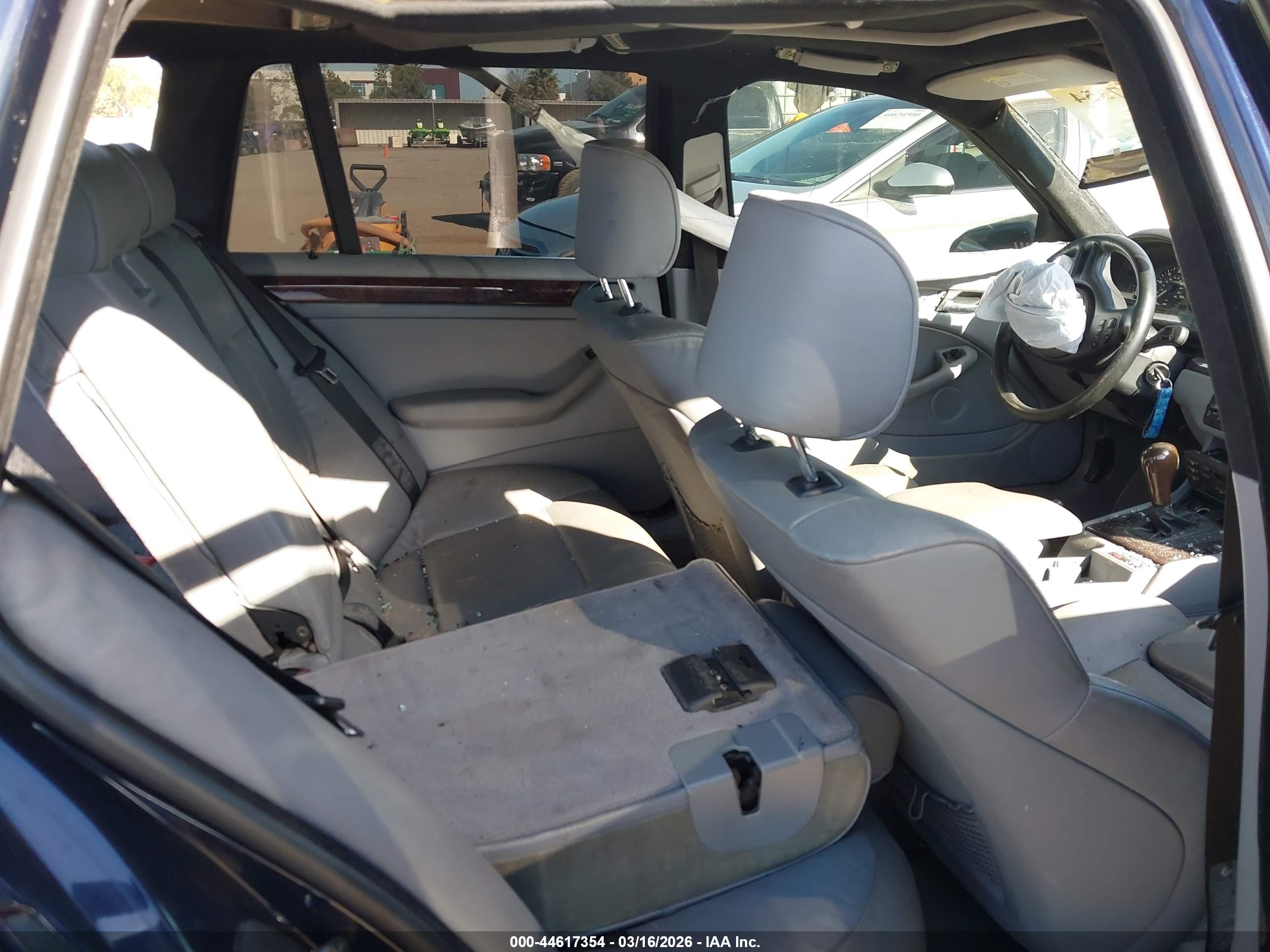 BMW 325IT image 8
