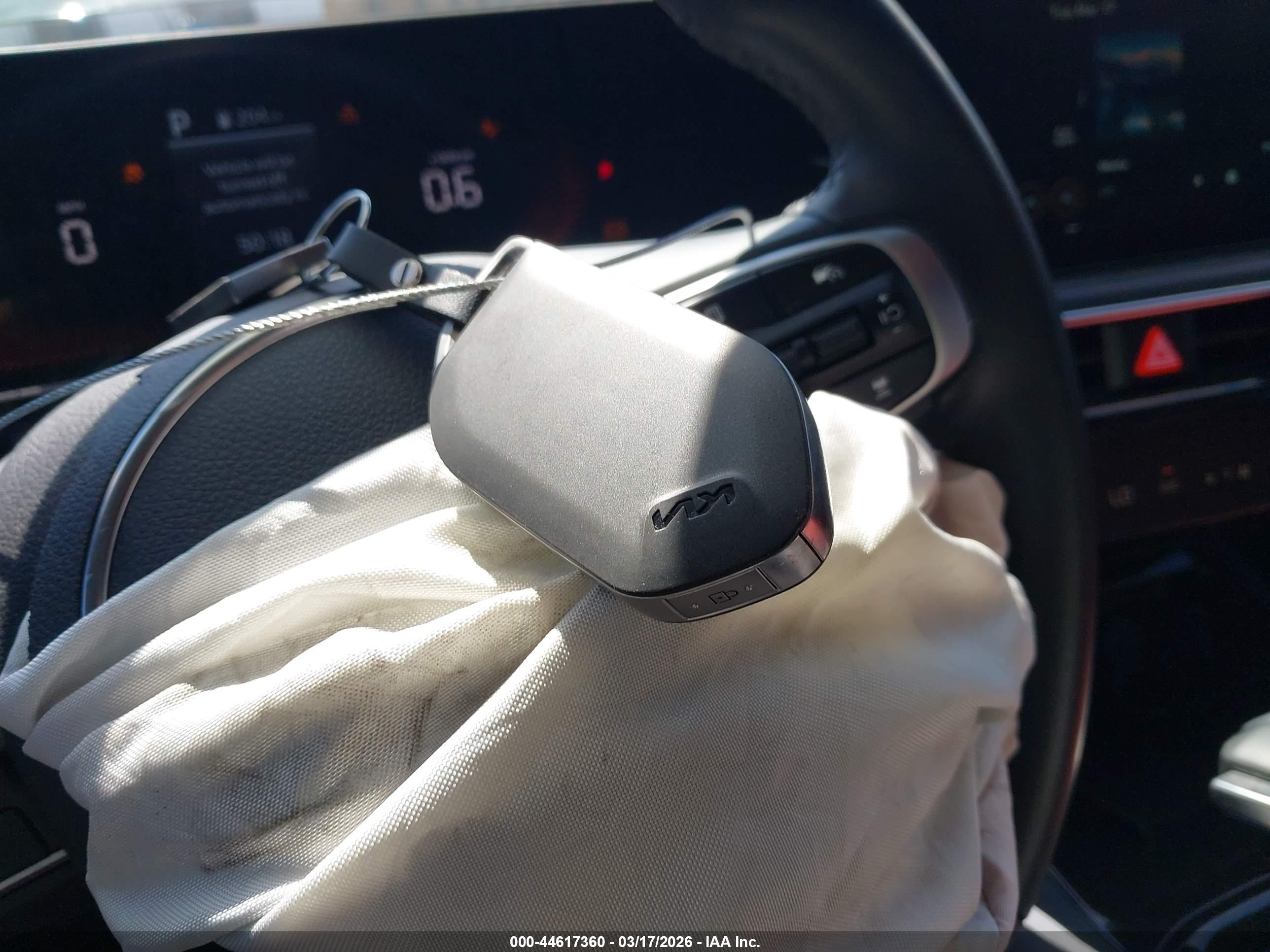KIA K5 image 11