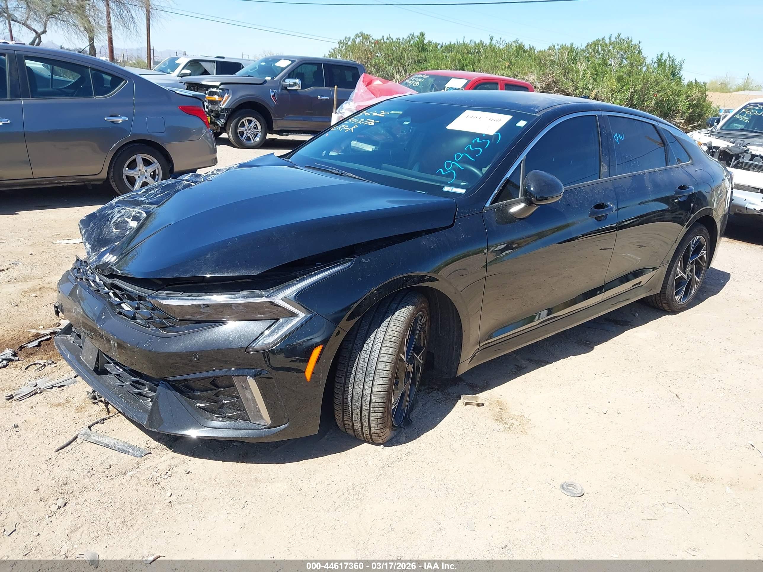 KIA K5 image 2