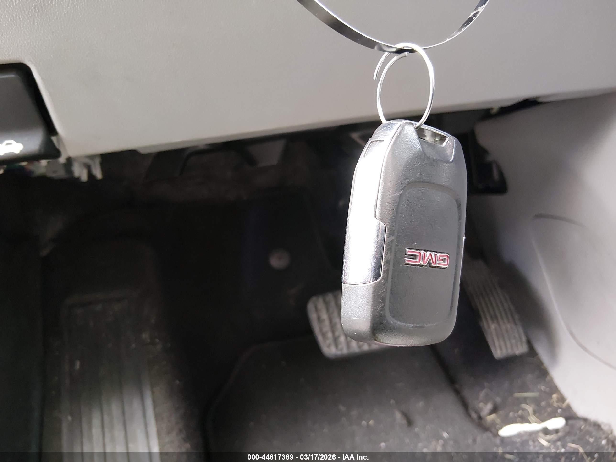 GMC TERRAIN image 11