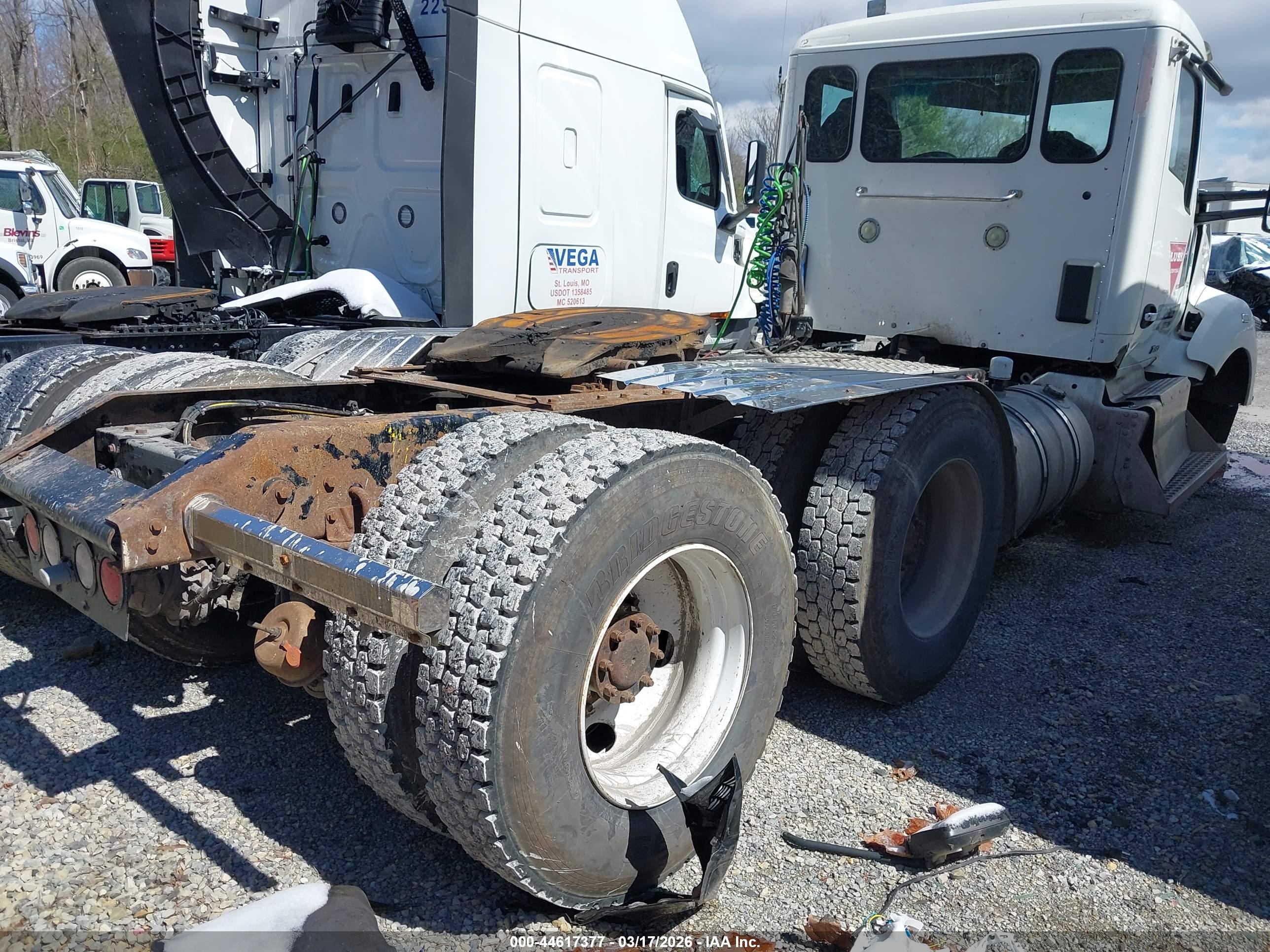 KENWORTH CONSTRUCTION image 4