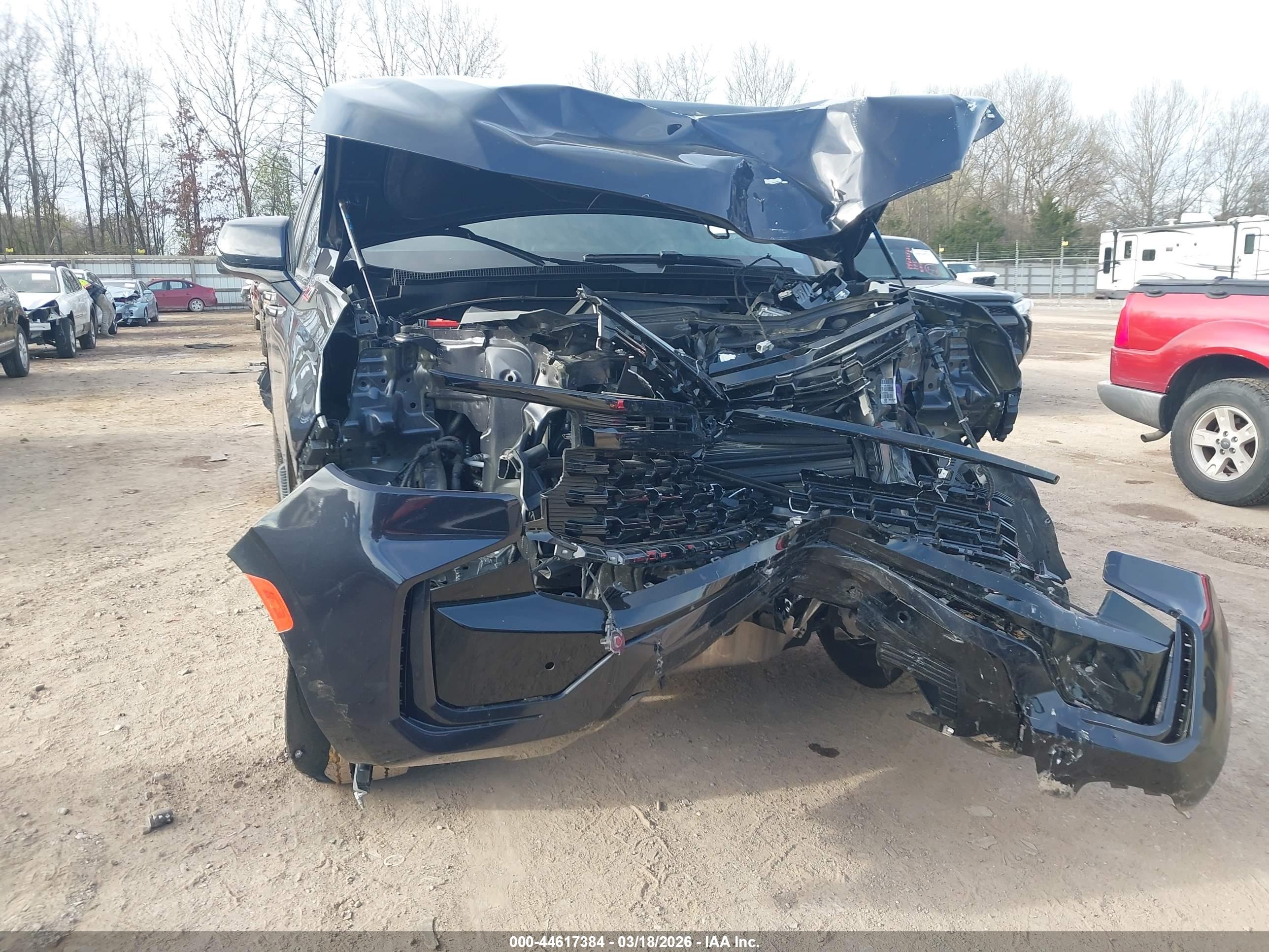 CHEVROLET TAHOE image 6