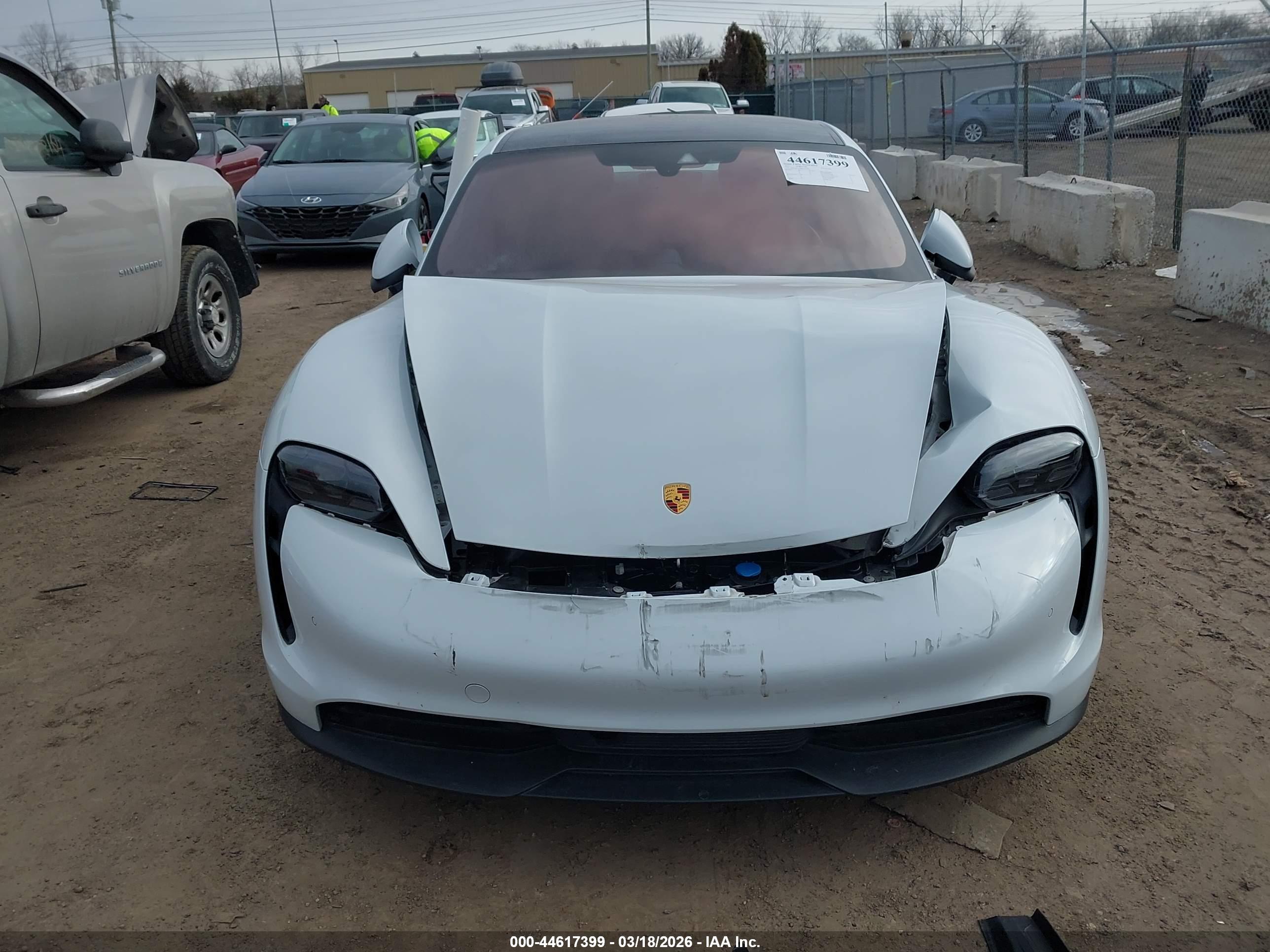 PORSCHE TAYCAN image 6