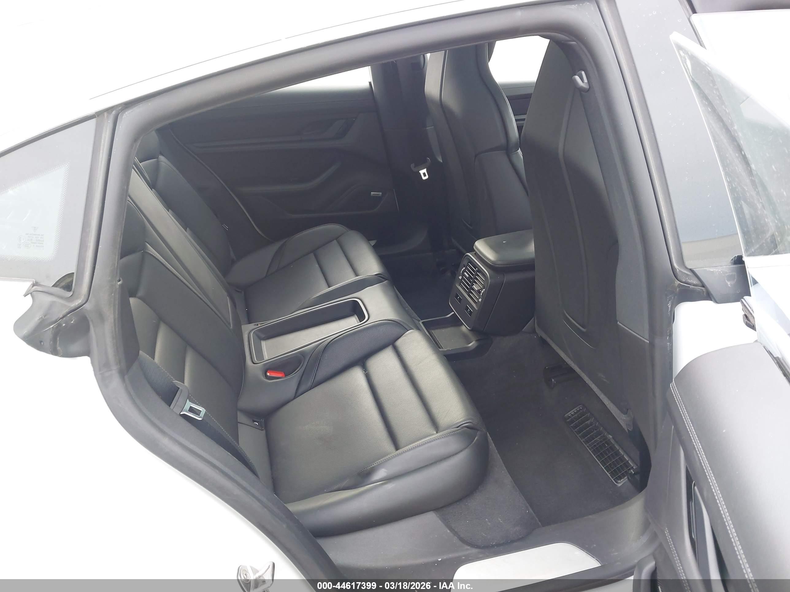 PORSCHE TAYCAN image 8