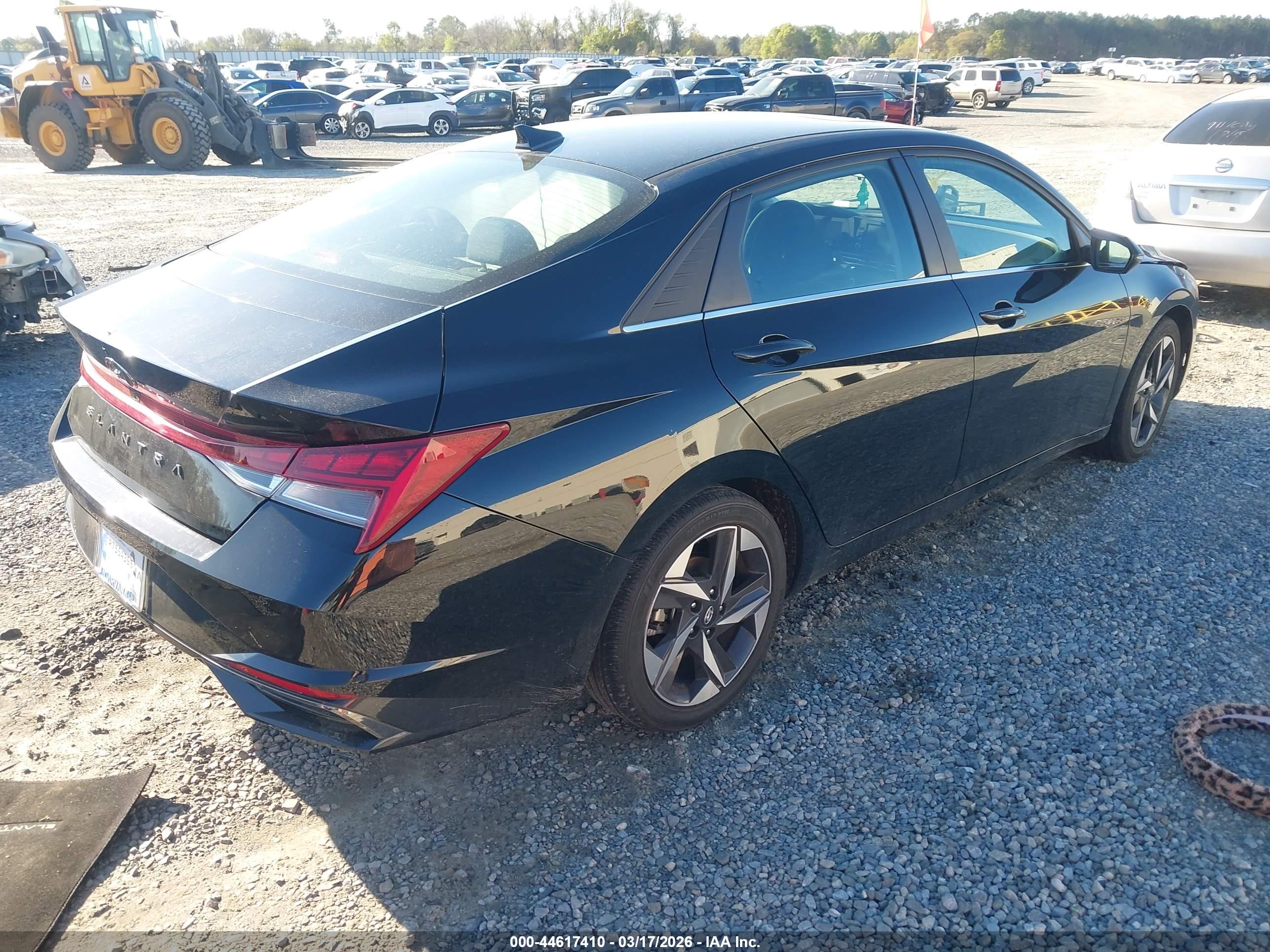 HYUNDAI ELANTRA image 4