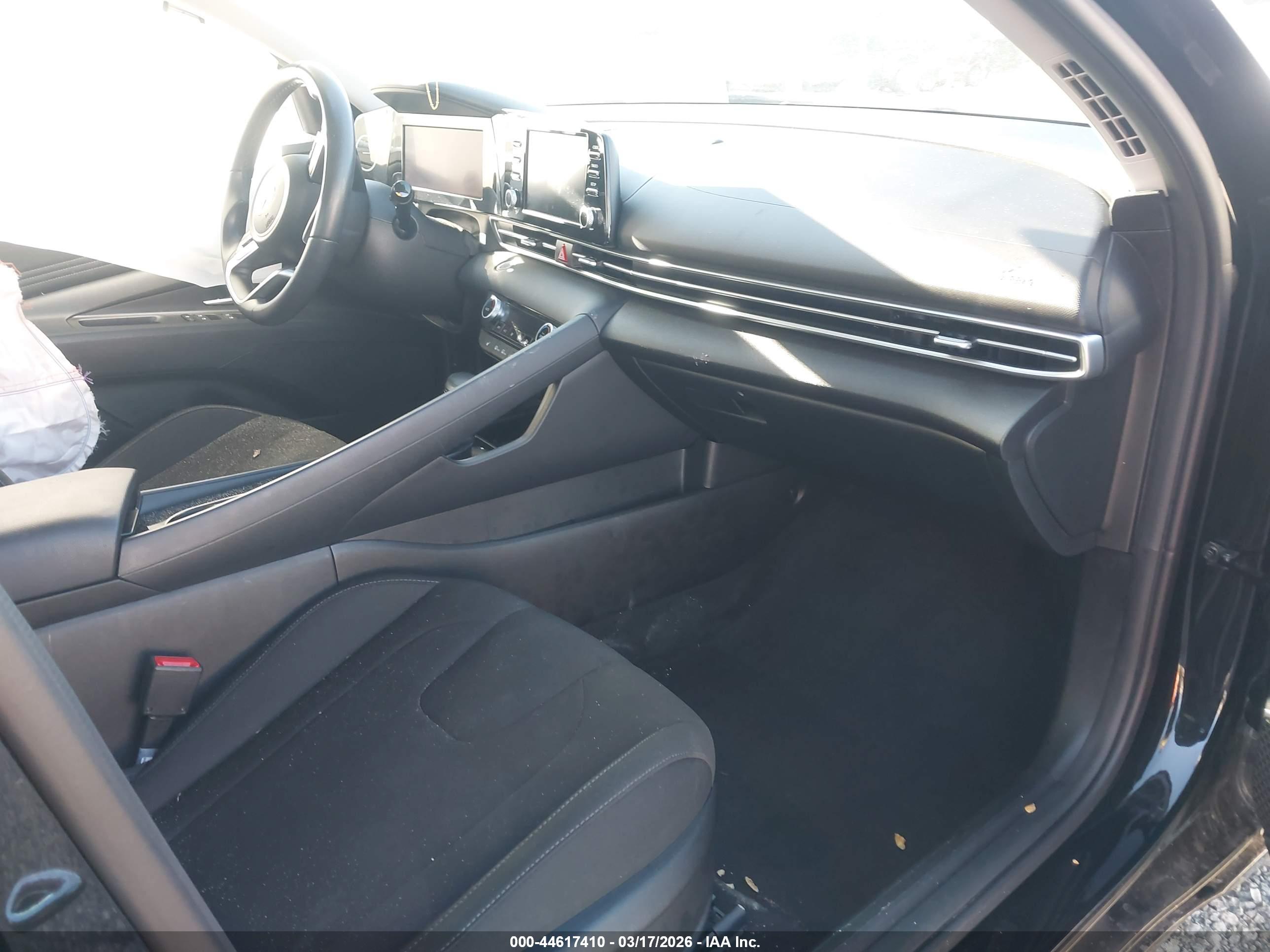 HYUNDAI ELANTRA image 5