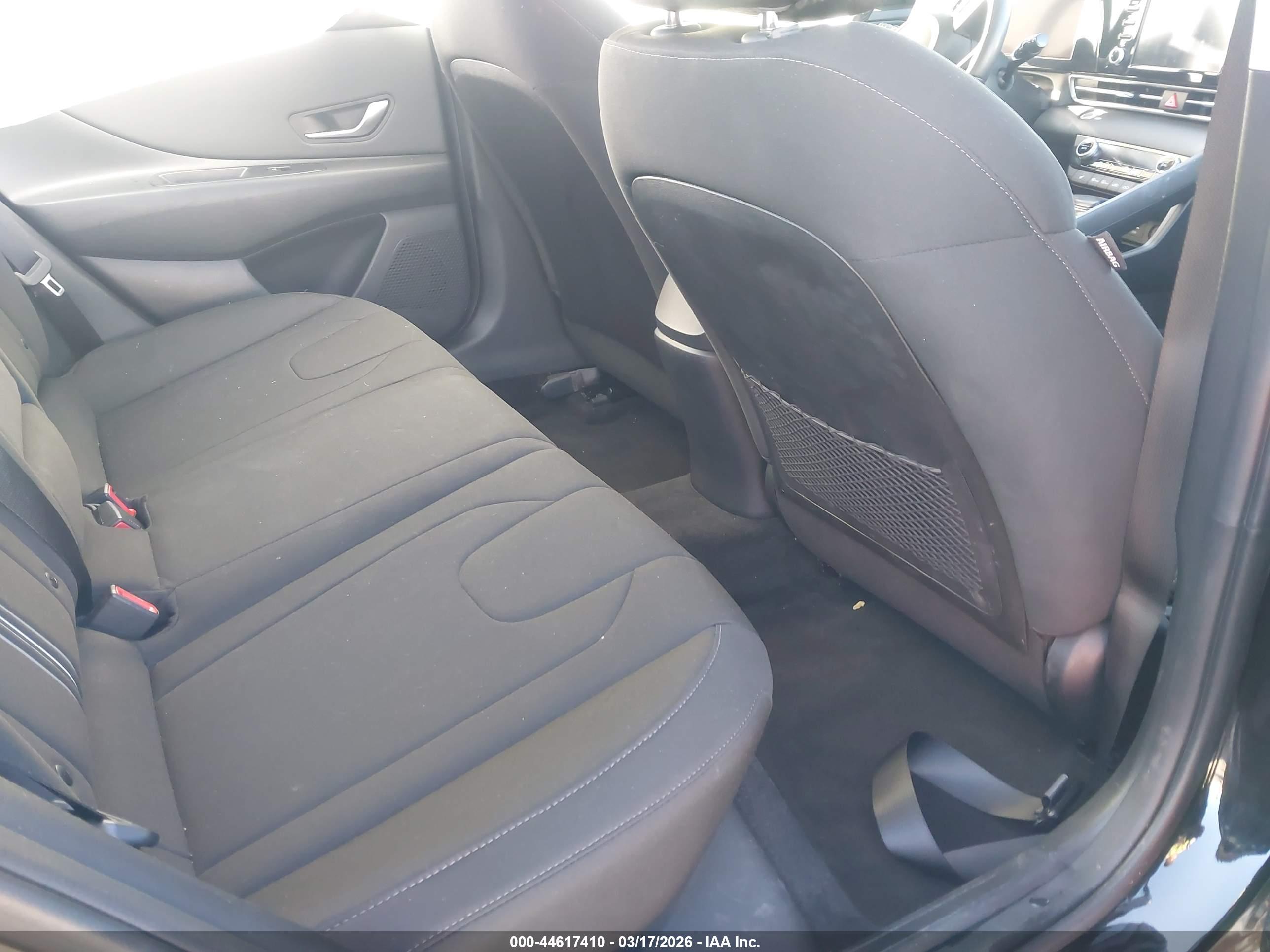 HYUNDAI ELANTRA image 8