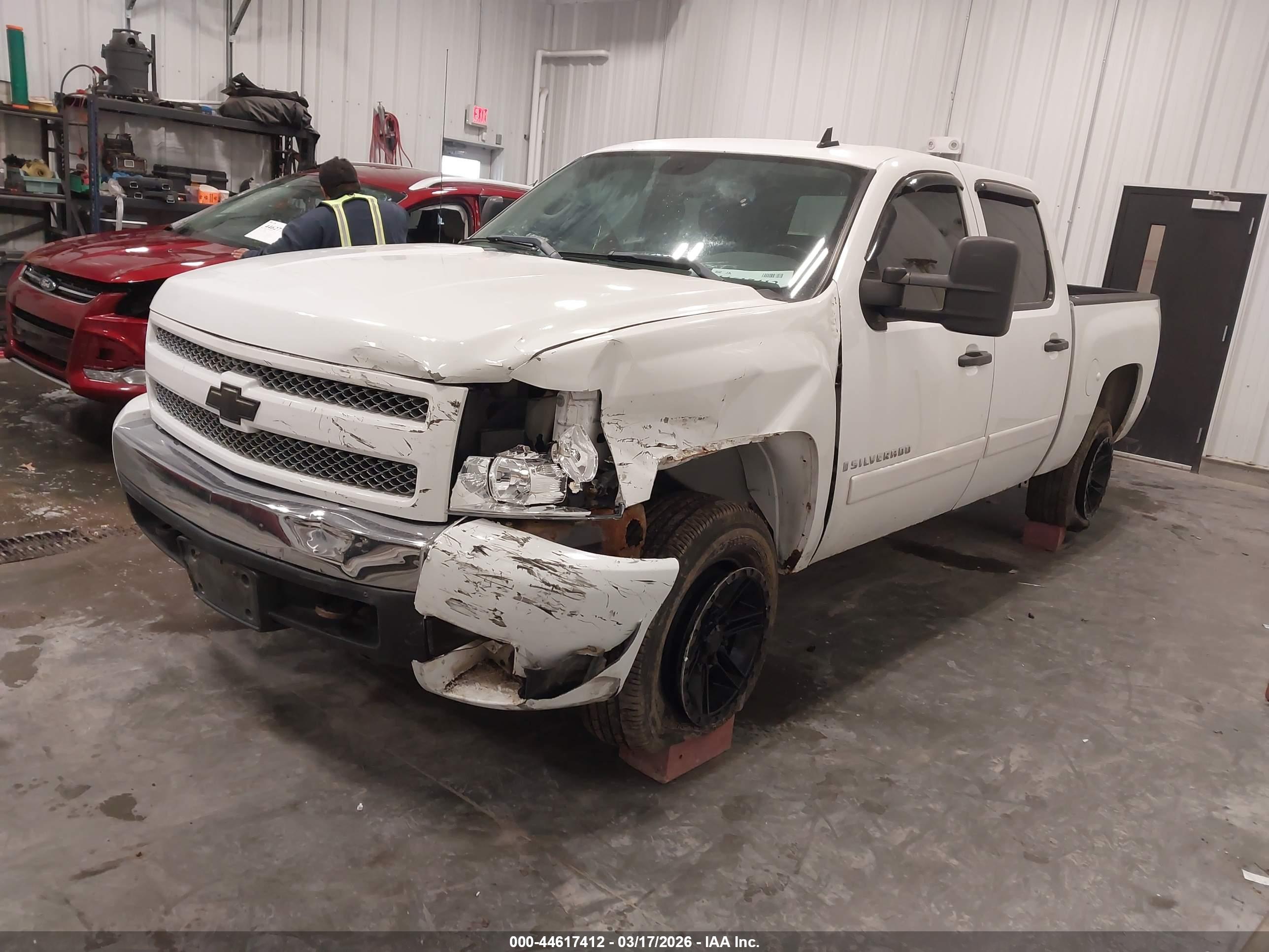 CHEVROLET SILVERADO image 2