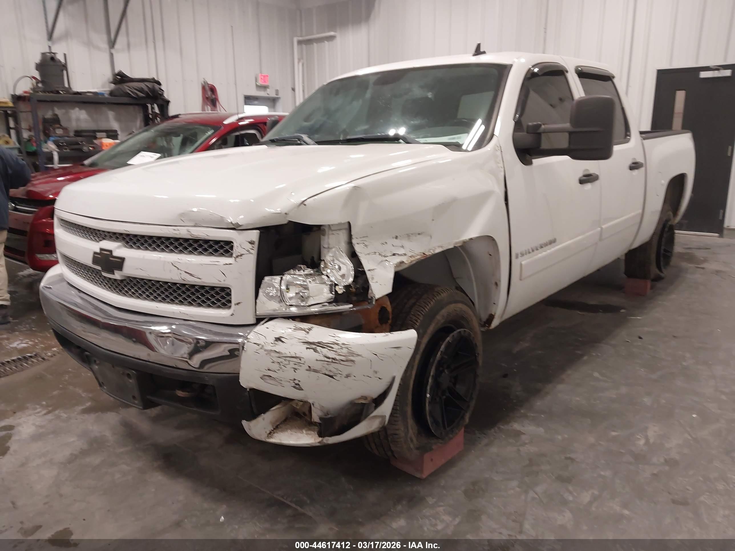 CHEVROLET SILVERADO image 6