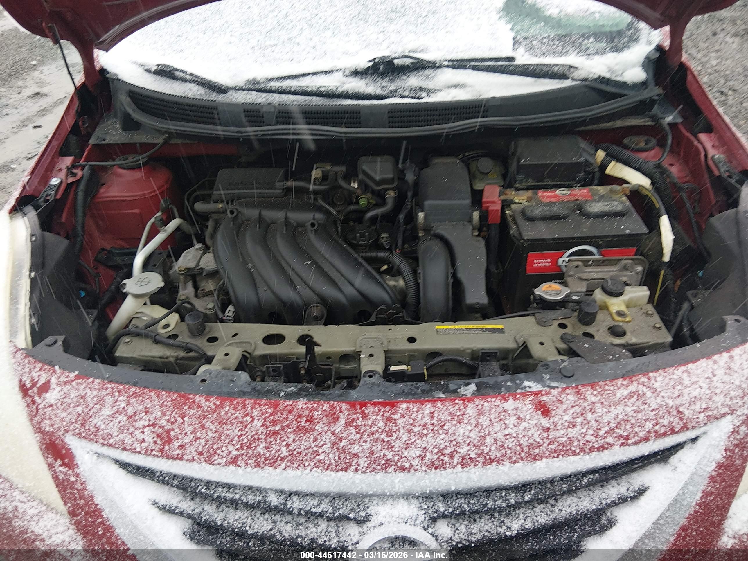 NISSAN VERSA image 10