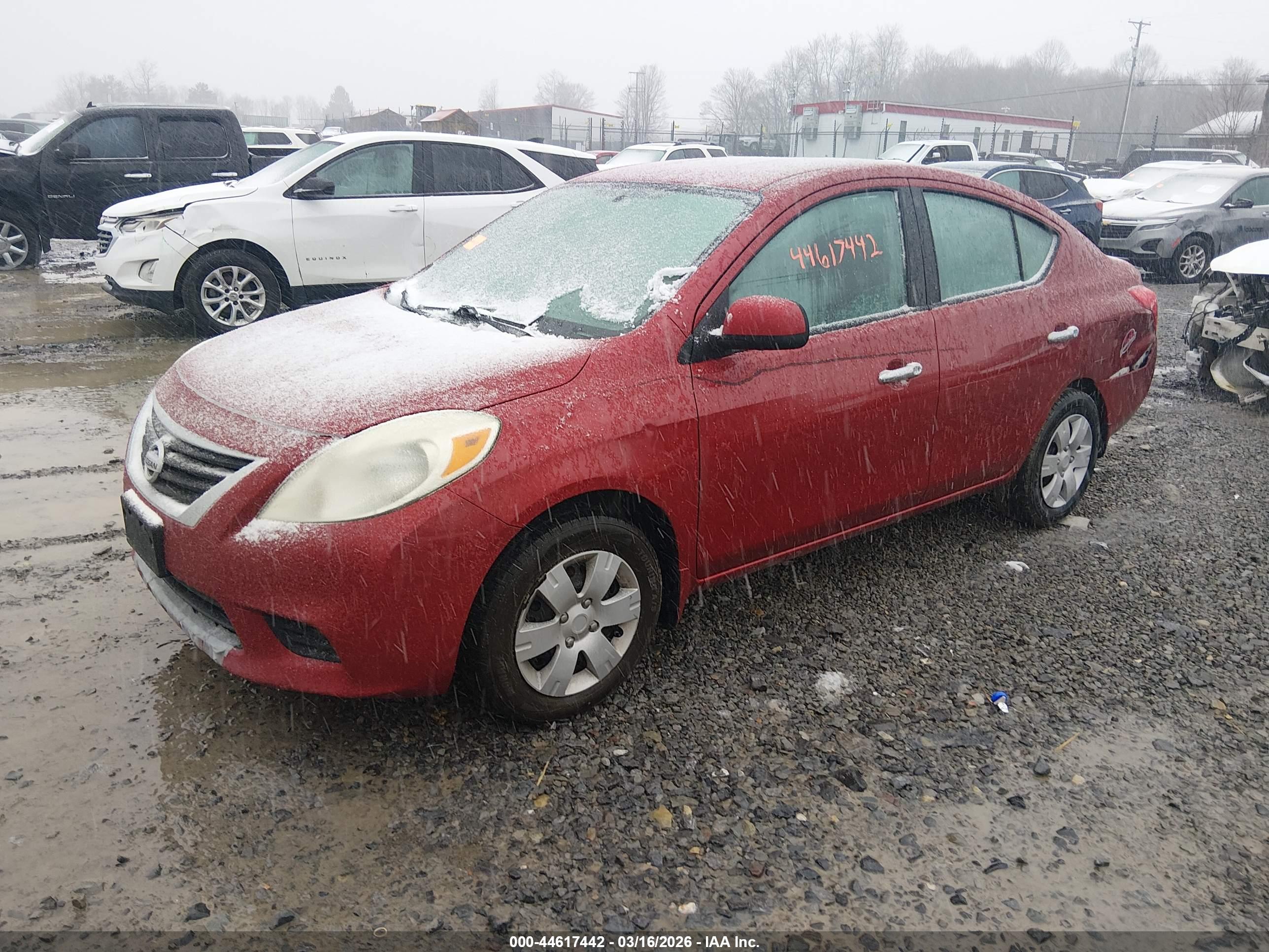 NISSAN VERSA image 2