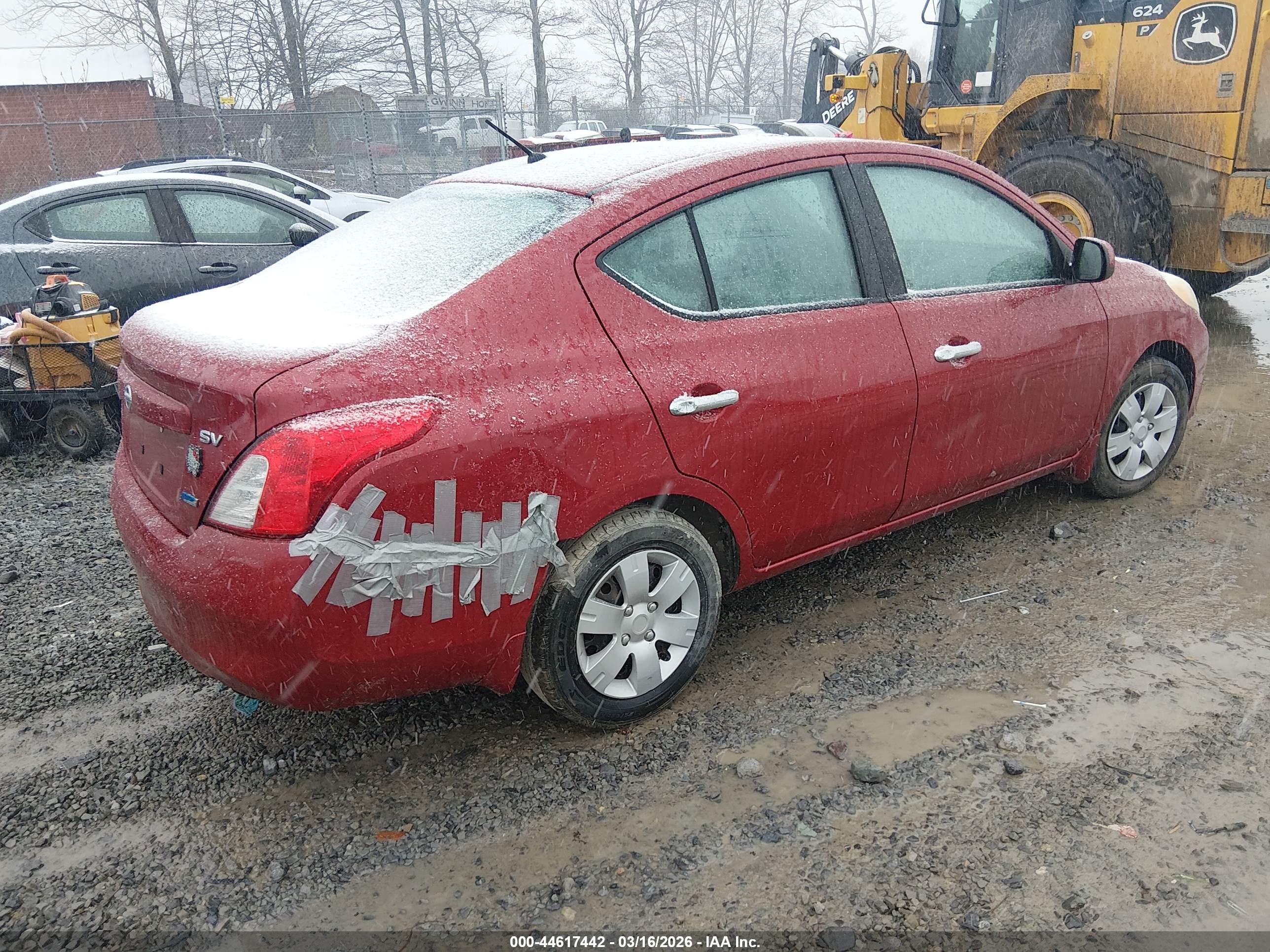 NISSAN VERSA image 4