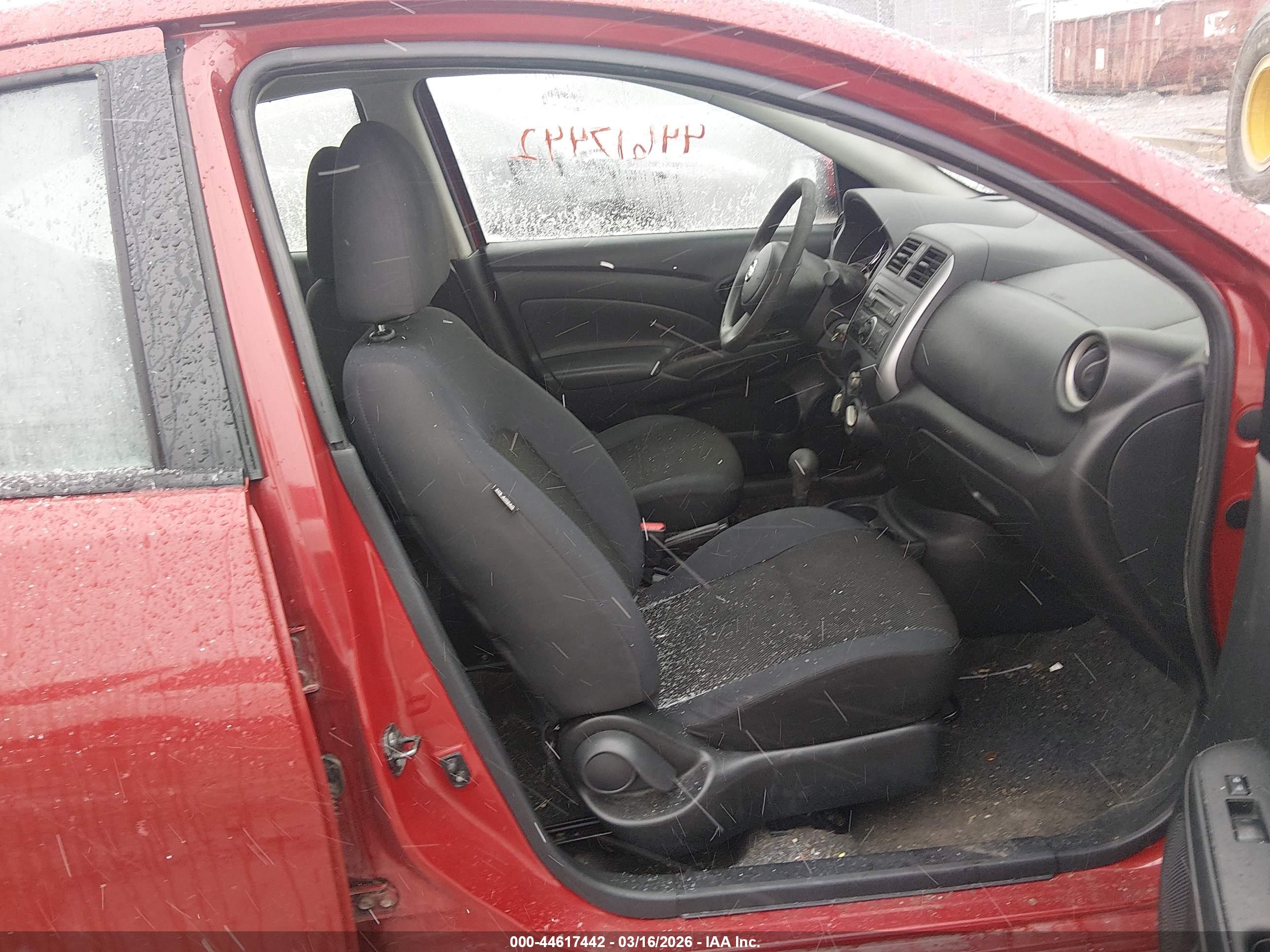 NISSAN VERSA image 5