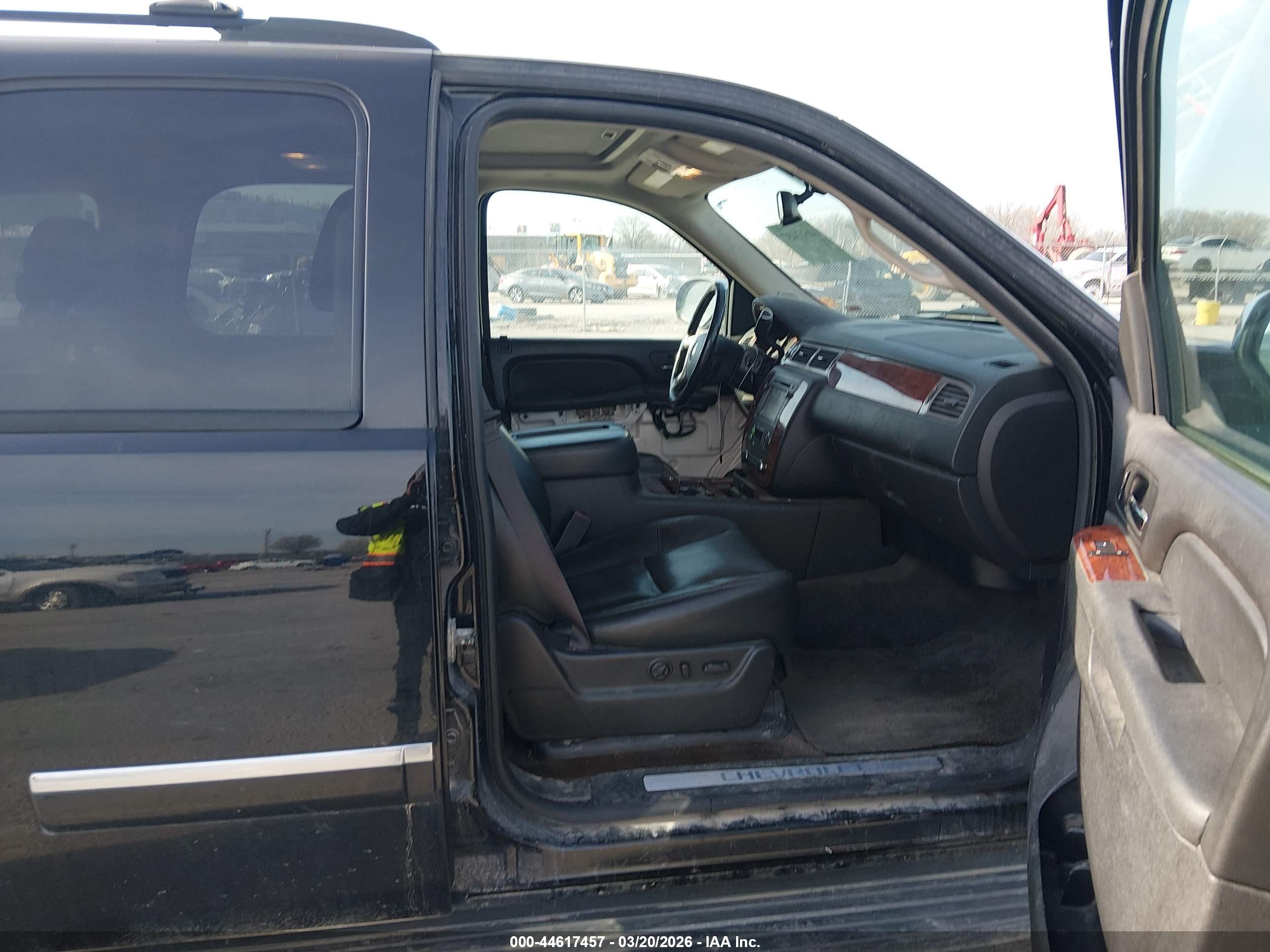 CHEVROLET TAHOE image 5