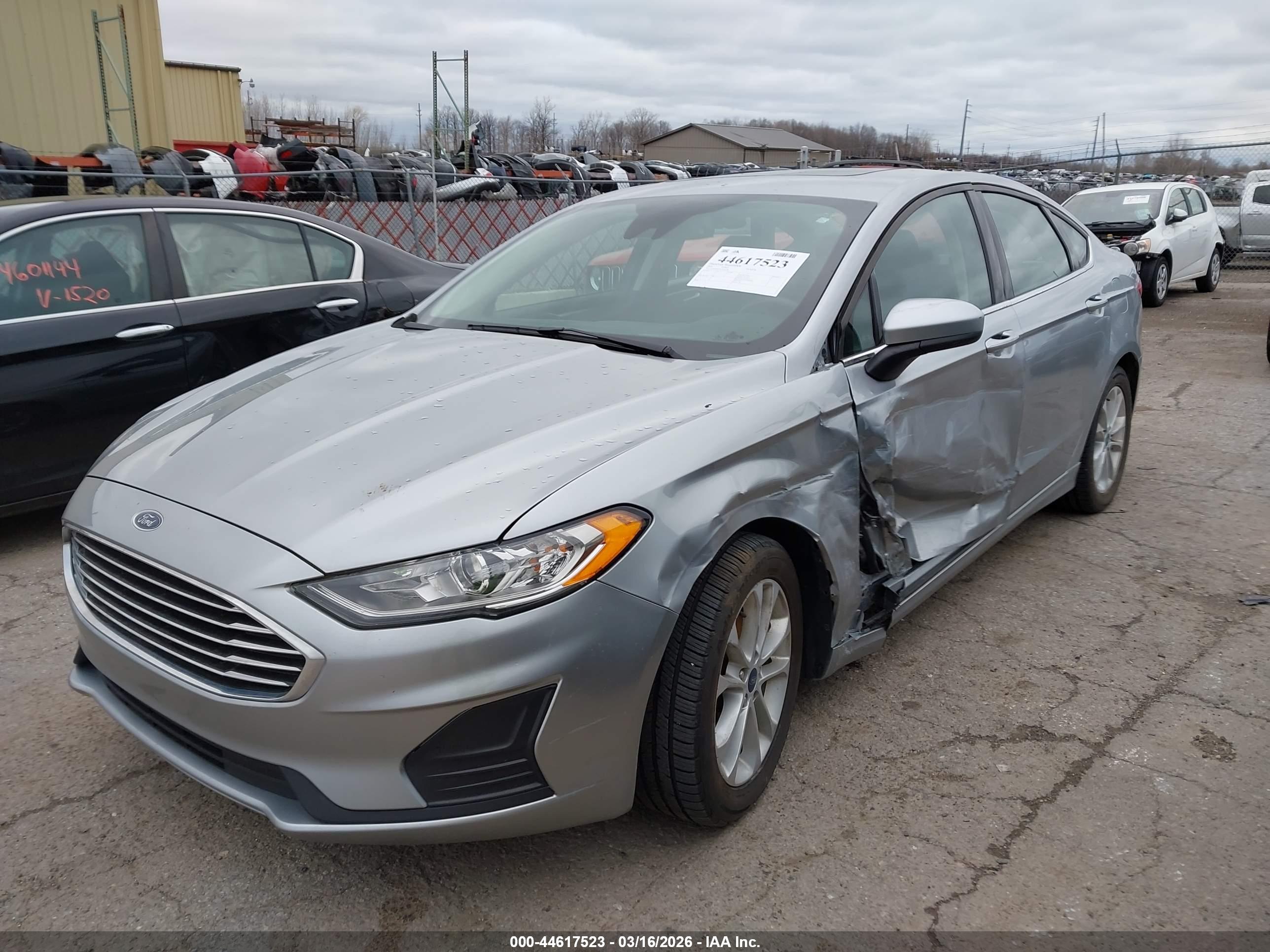 FORD FUSION image 2