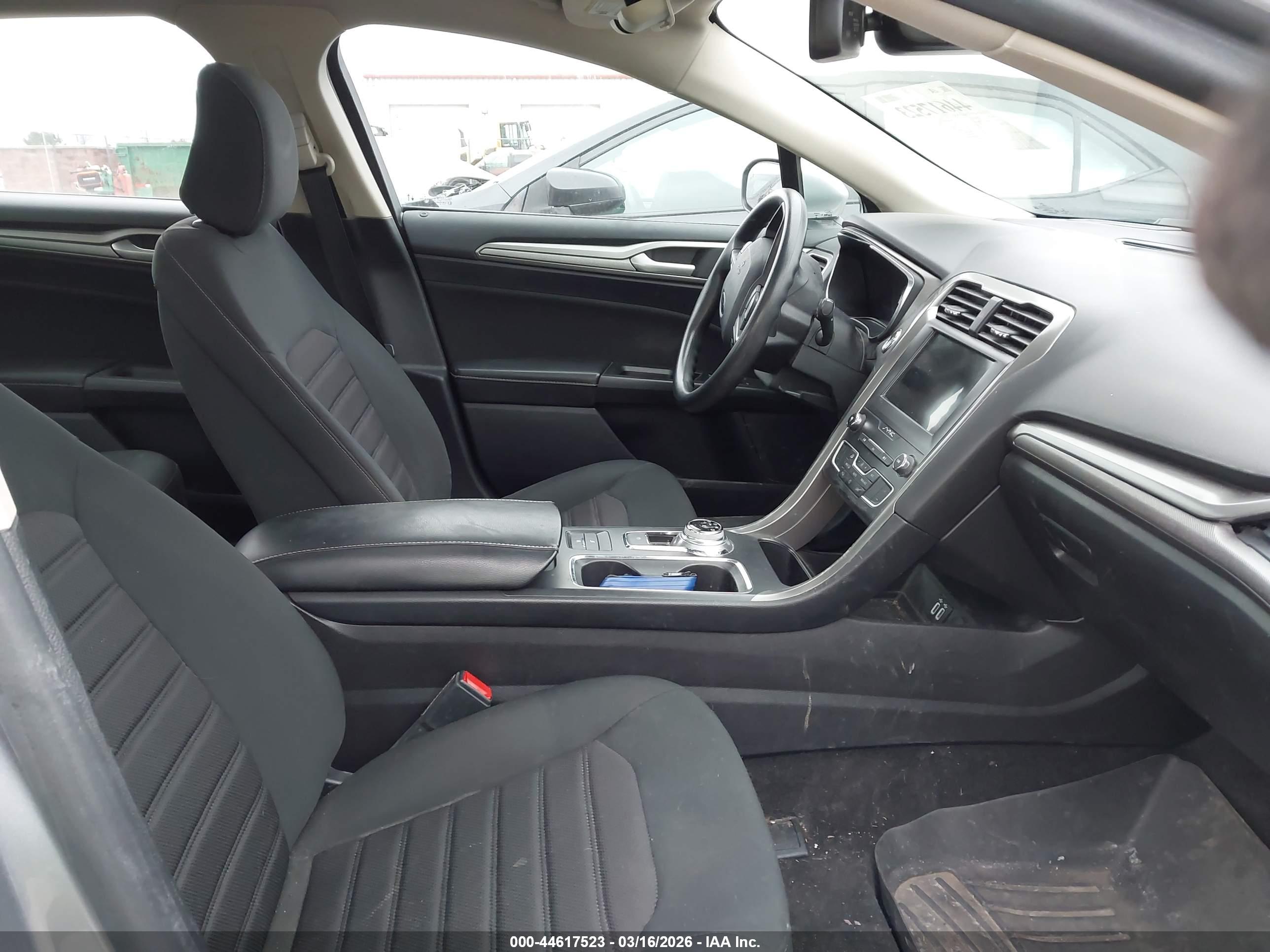 FORD FUSION image 5