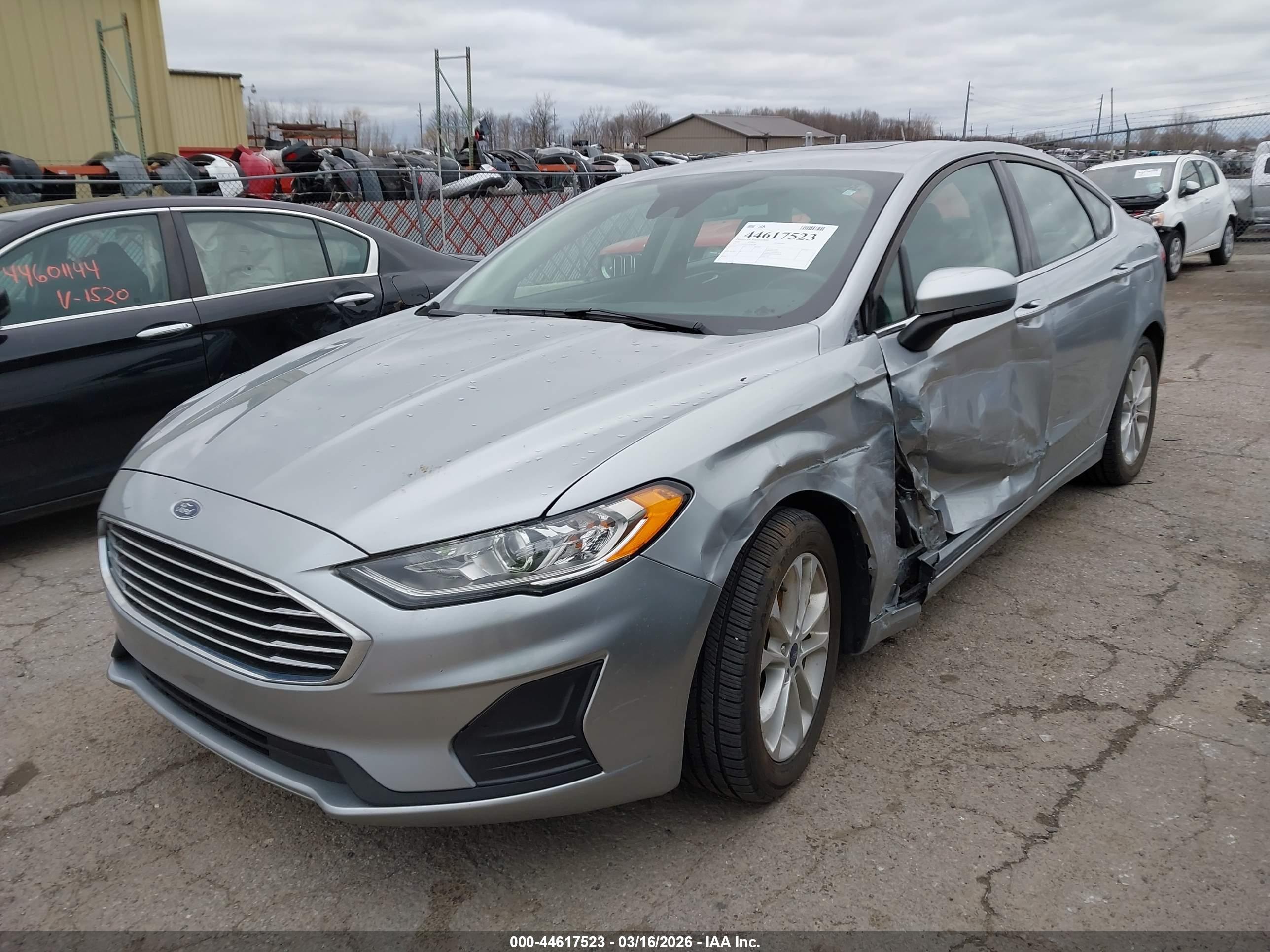 FORD FUSION image 6