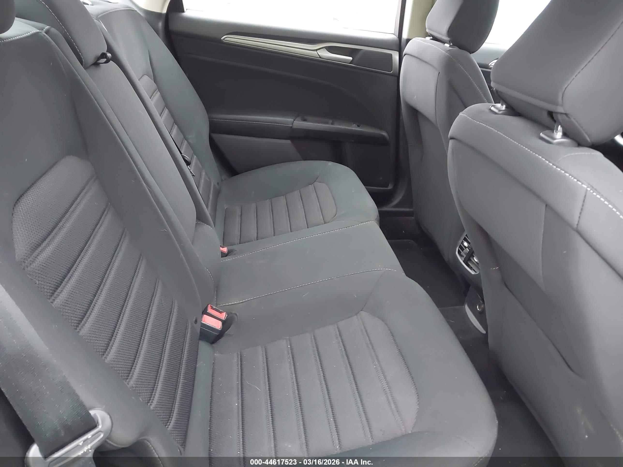 FORD FUSION image 8