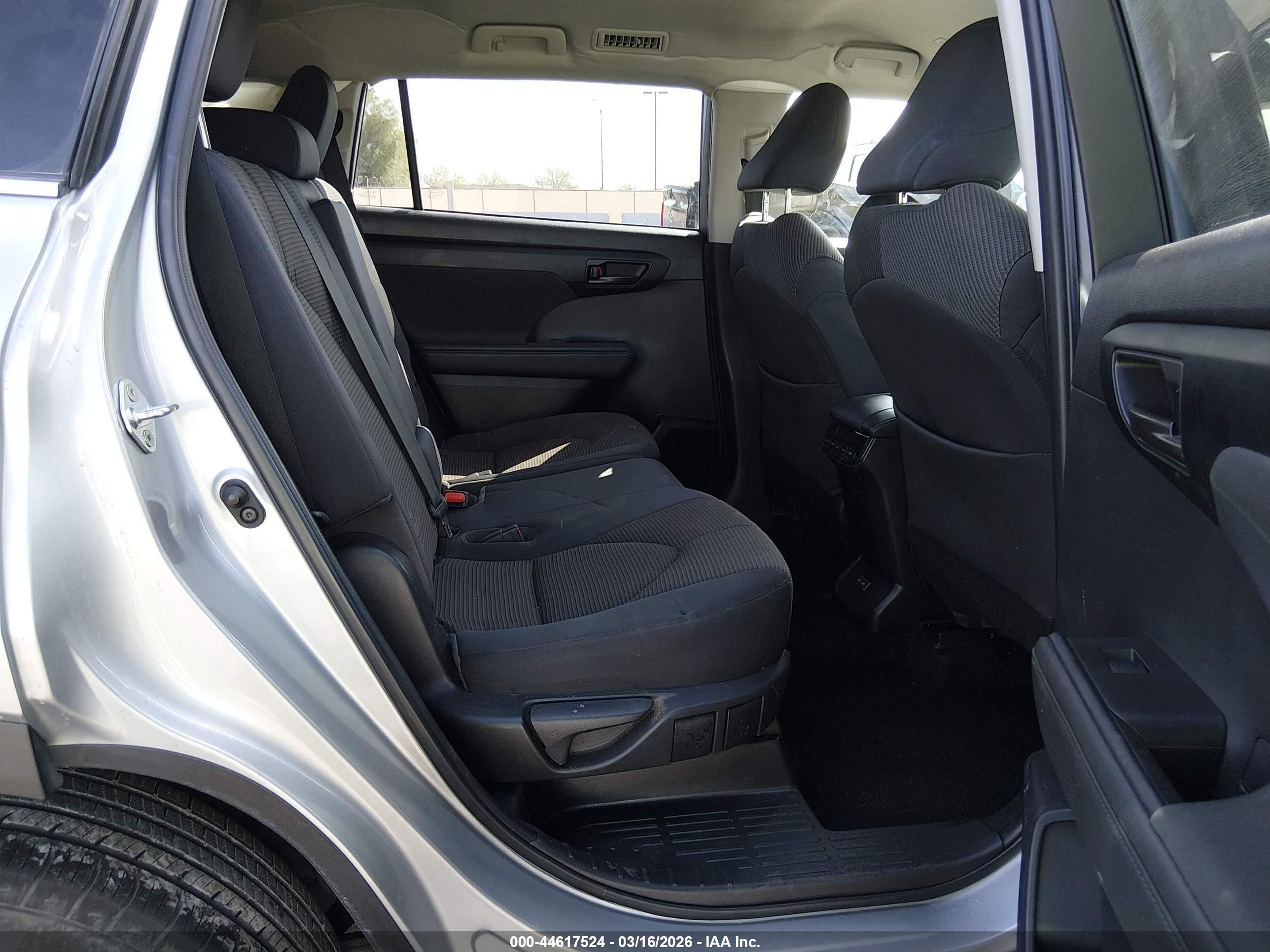 TOYOTA HIGHLANDER image 8