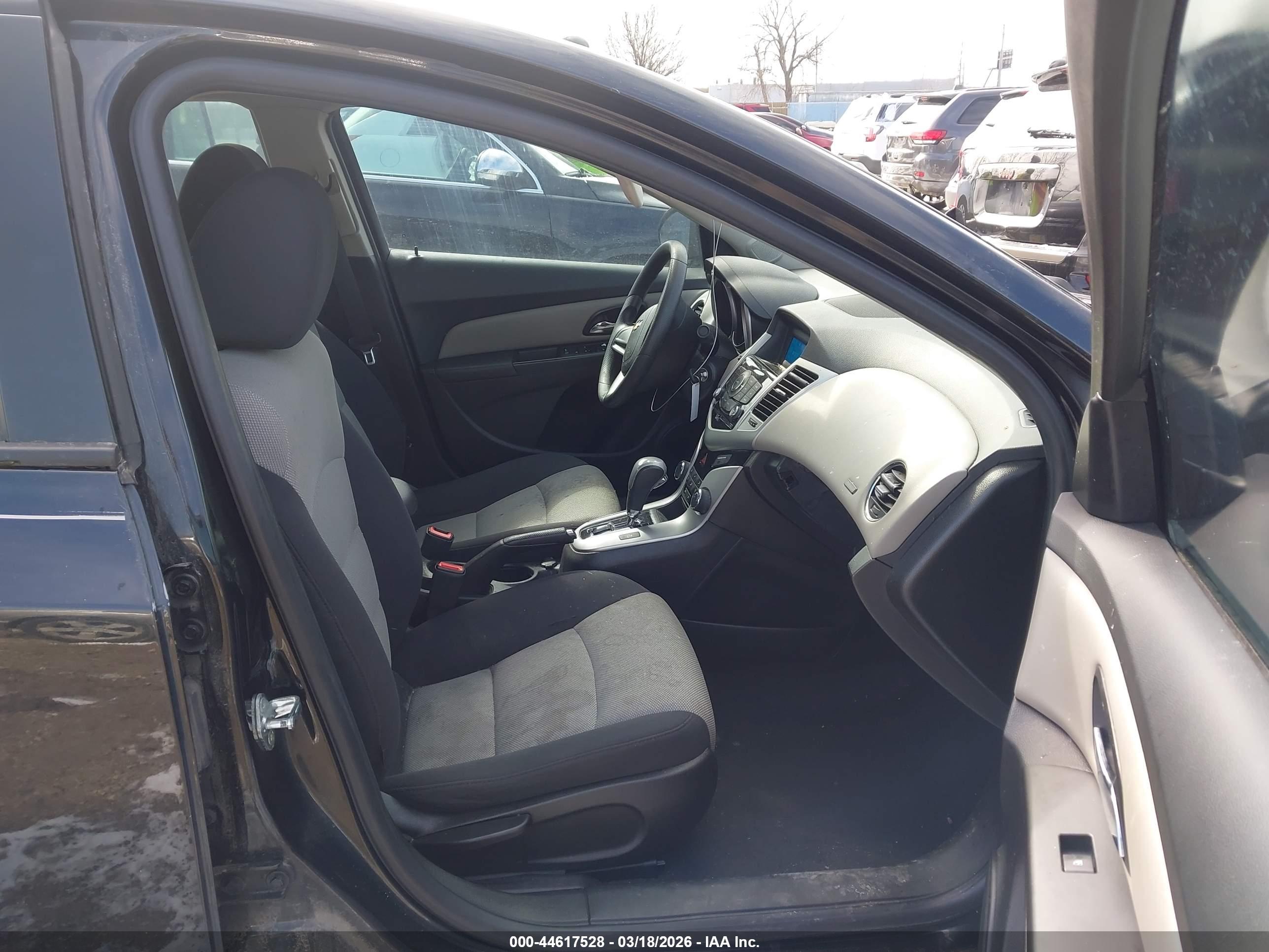 CHEVROLET CRUZE image 5