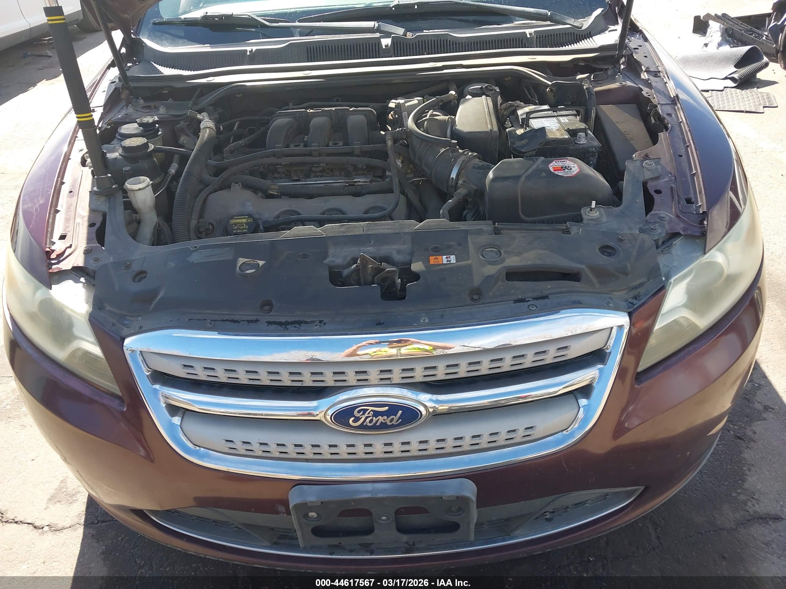 FORD TAURUS image 10