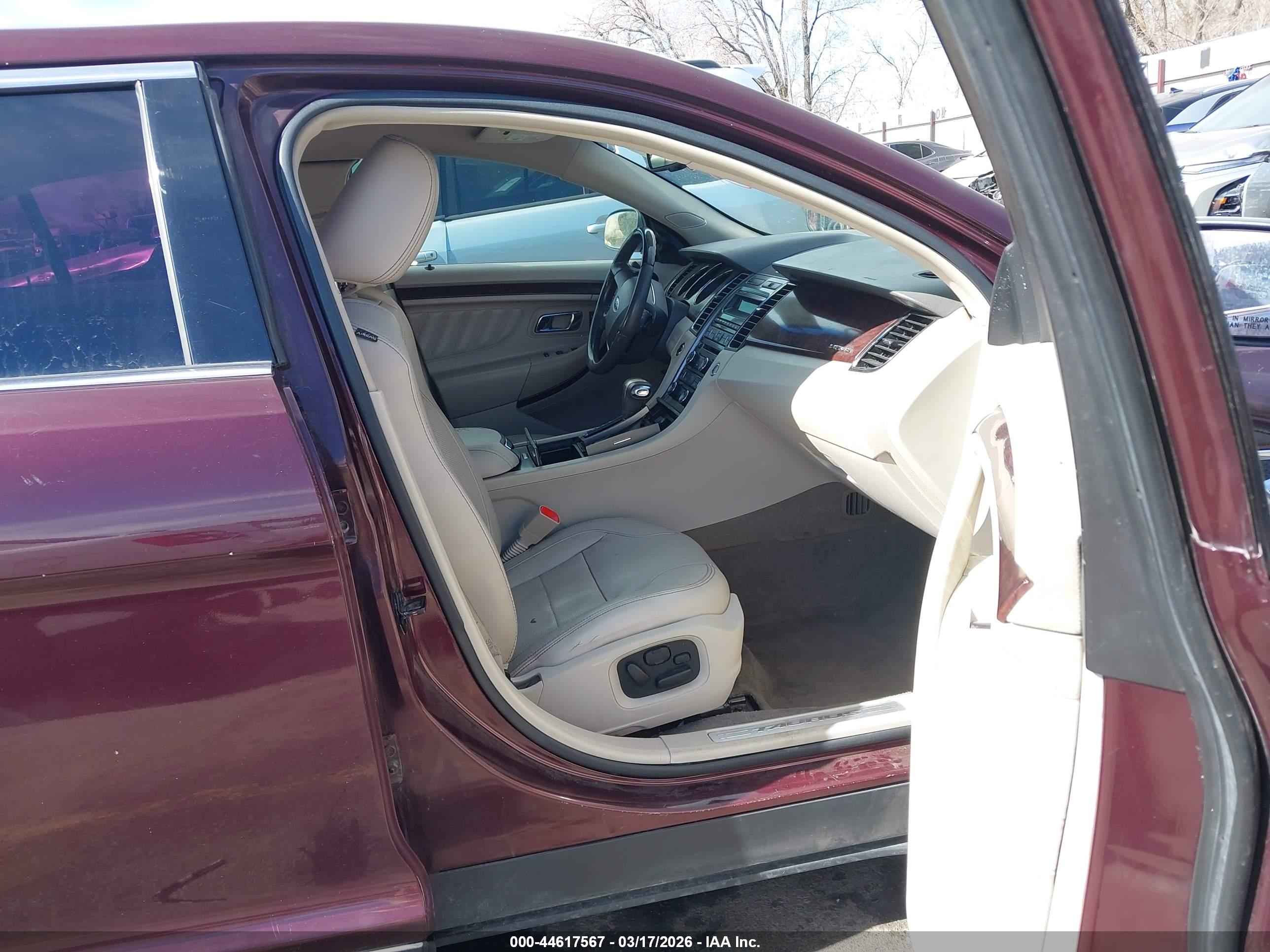 FORD TAURUS image 5