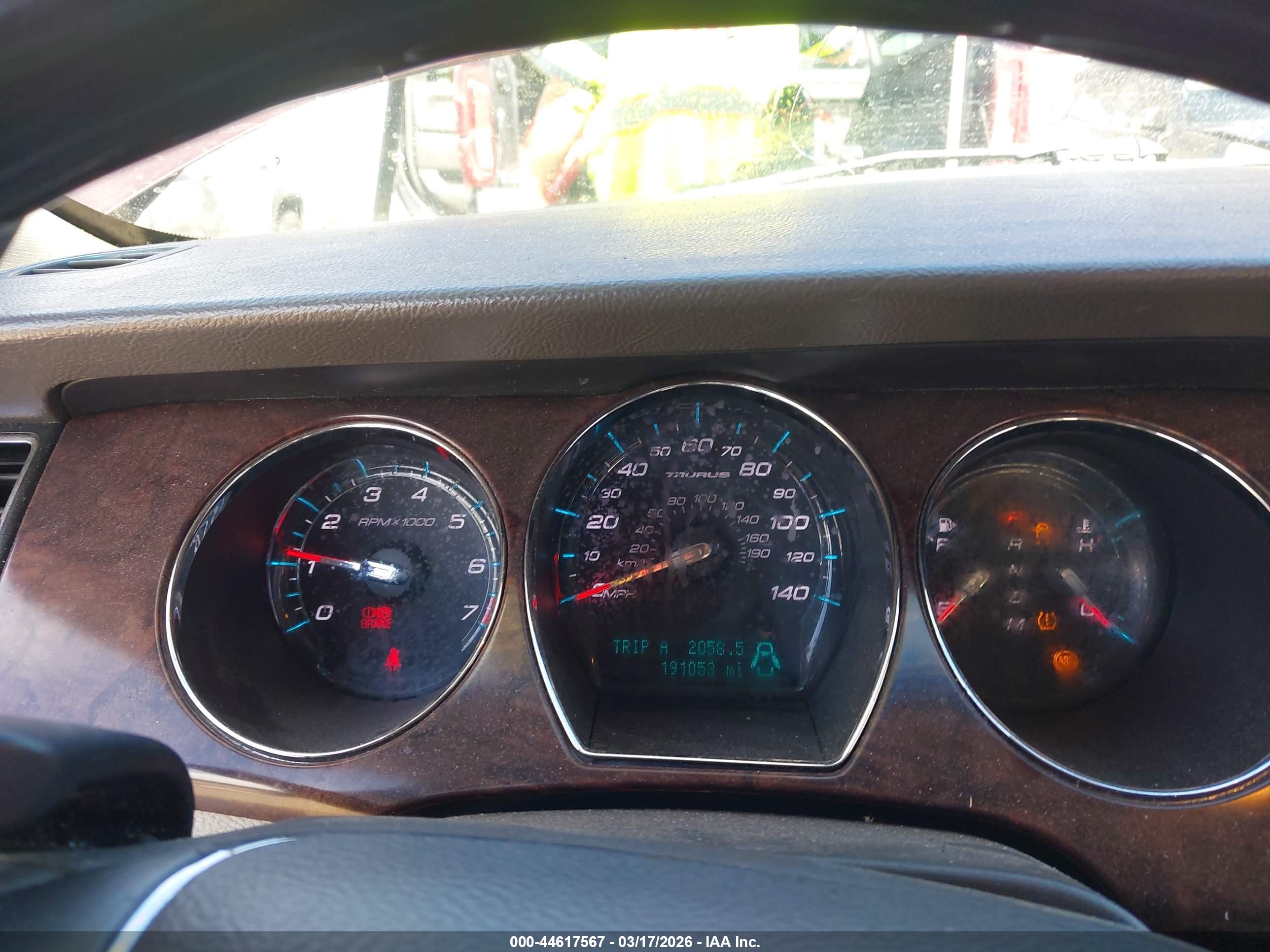 FORD TAURUS image 7
