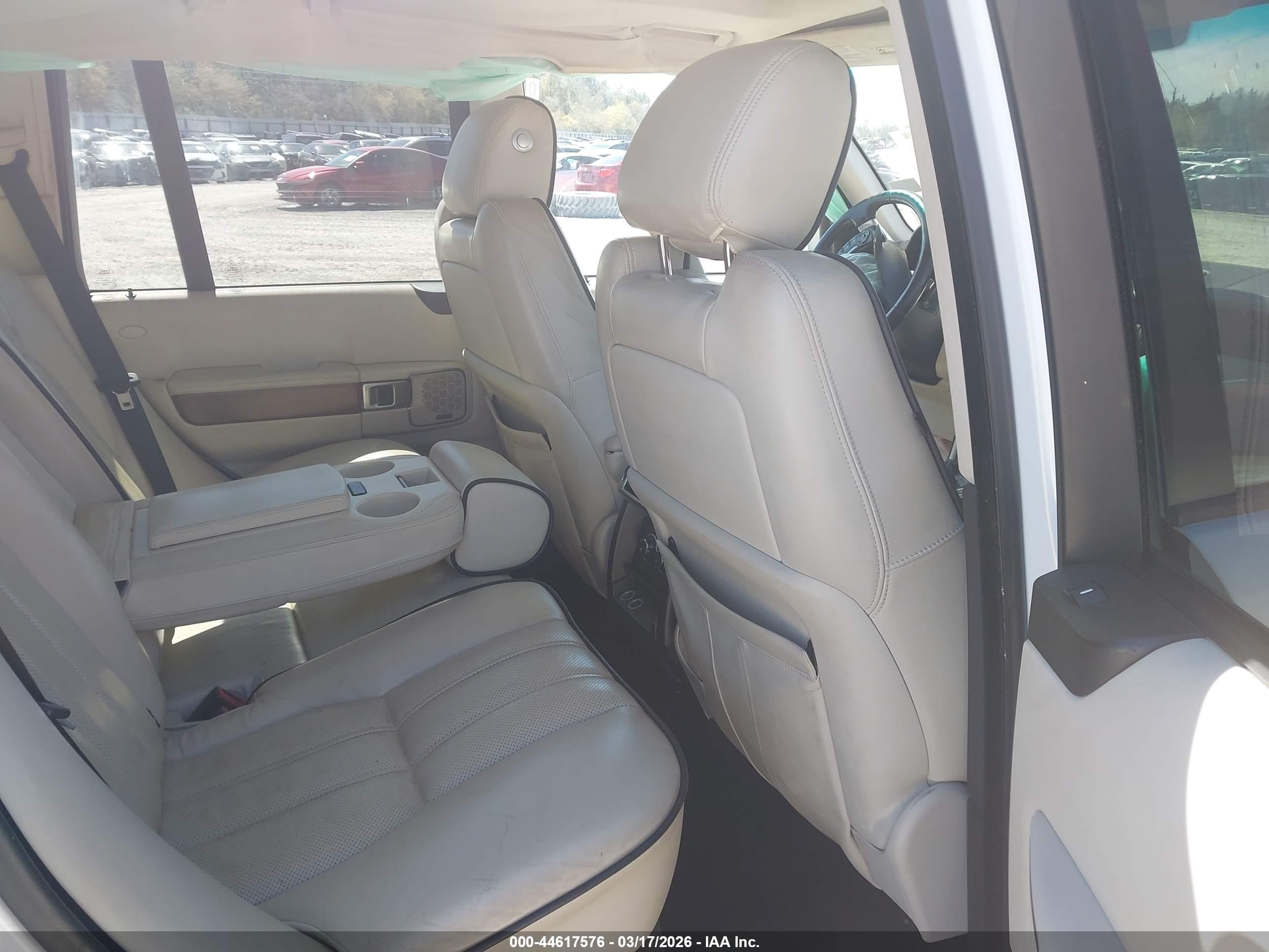 LAND ROVER image 8
