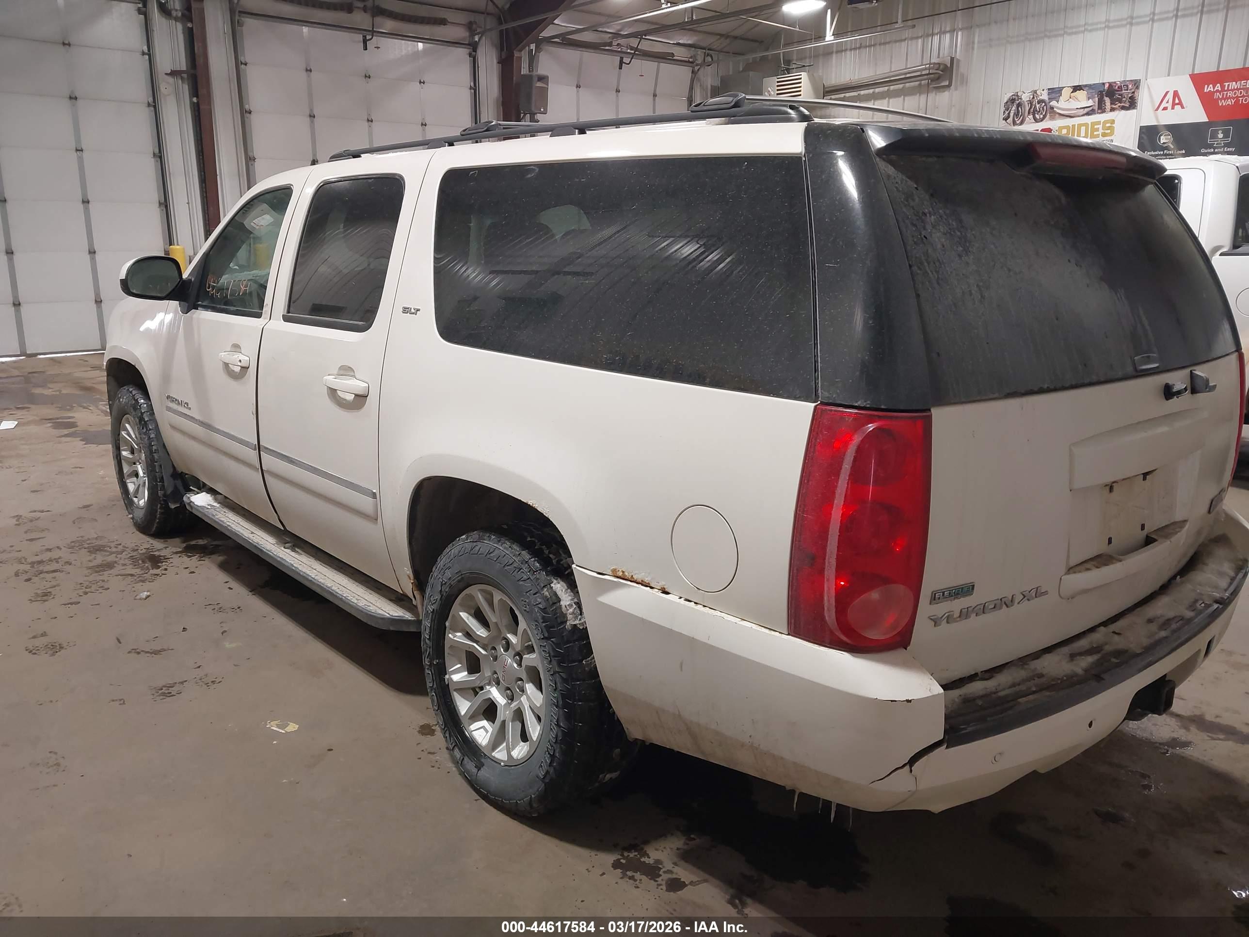 GMC YUKON image 3