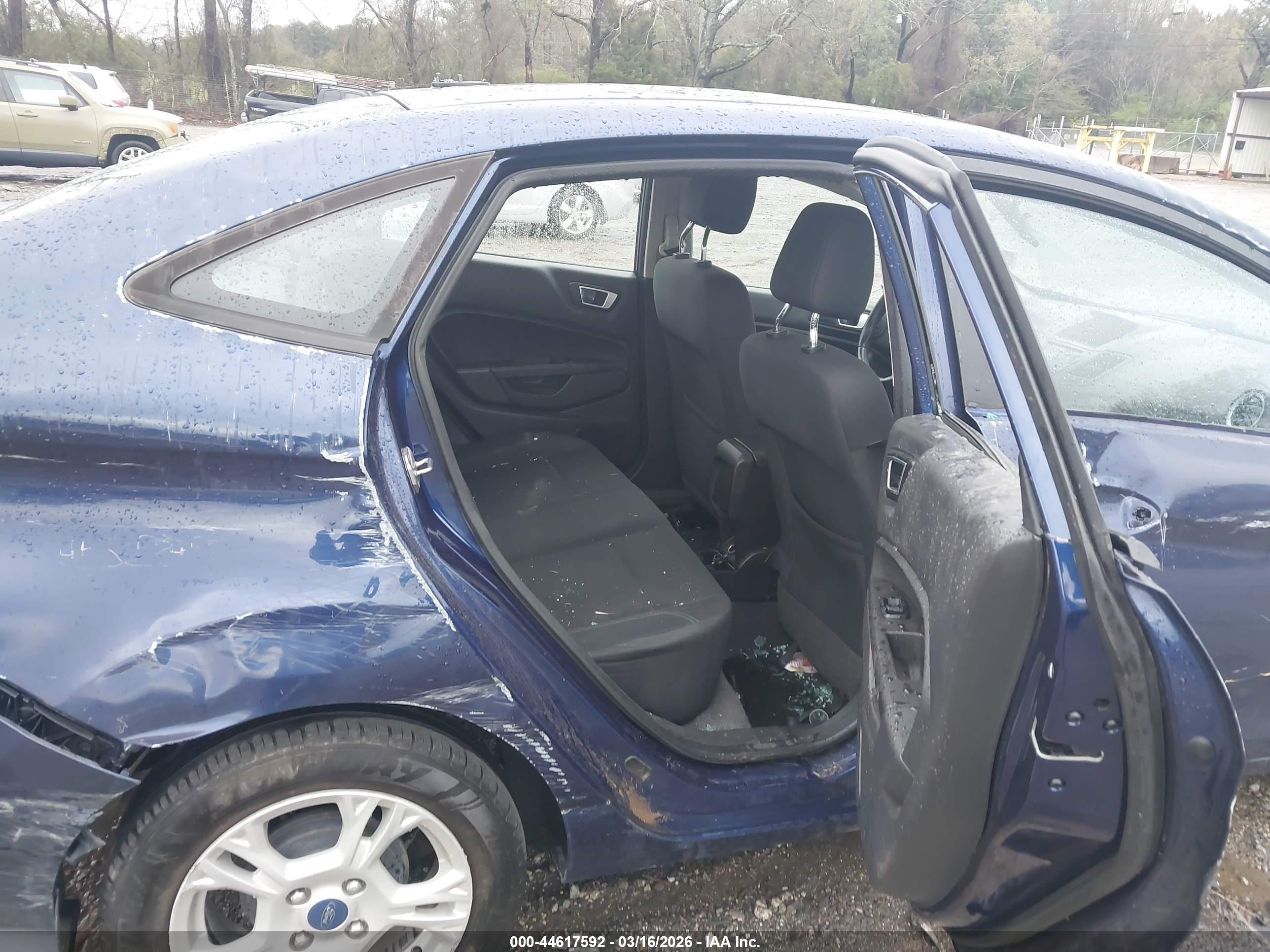 FORD FIESTA image 8
