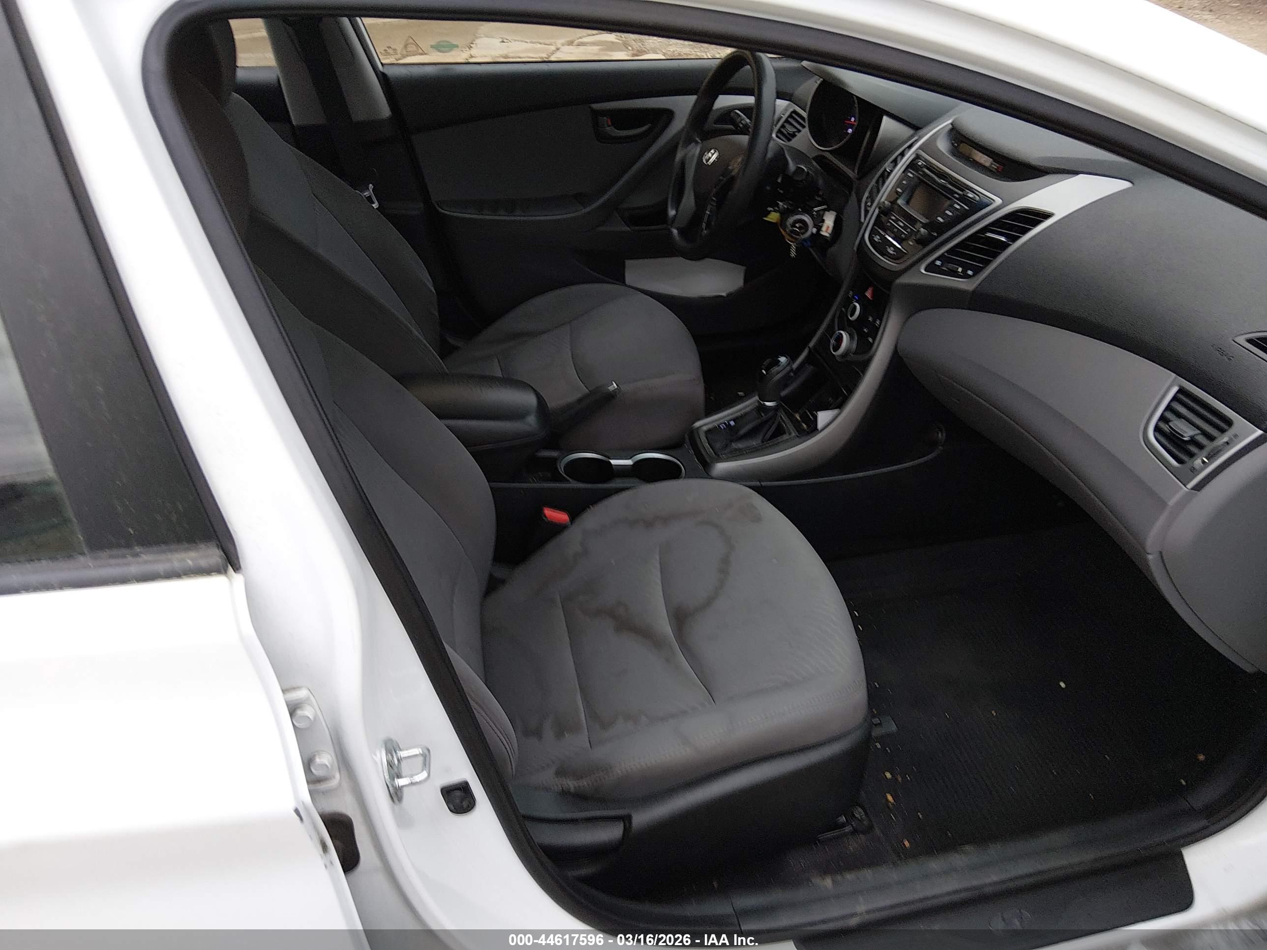 HYUNDAI ELANTRA image 5