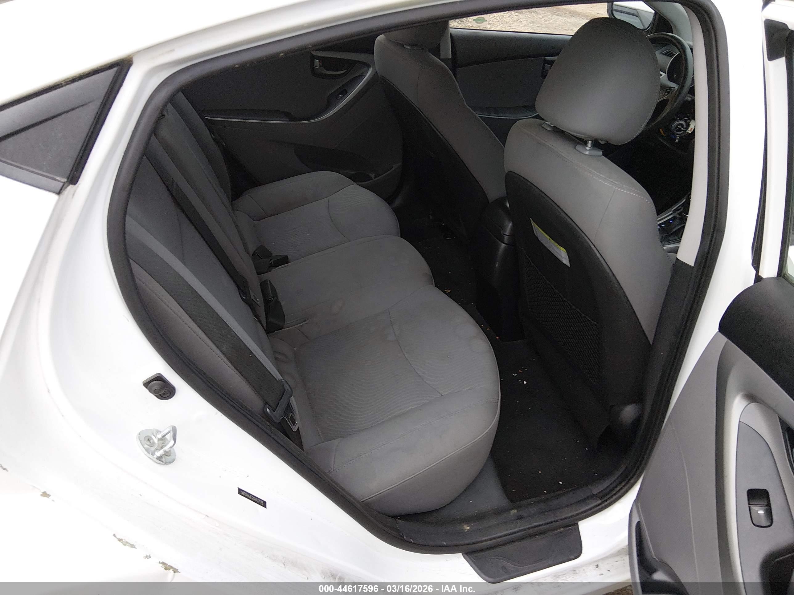 HYUNDAI ELANTRA image 8