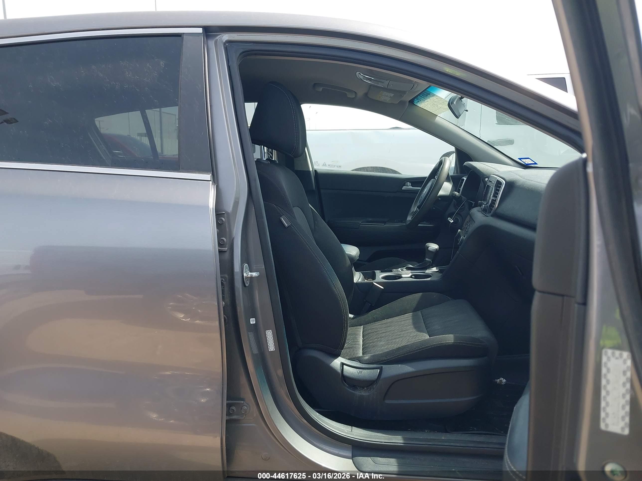KIA SPORTAGE image 5