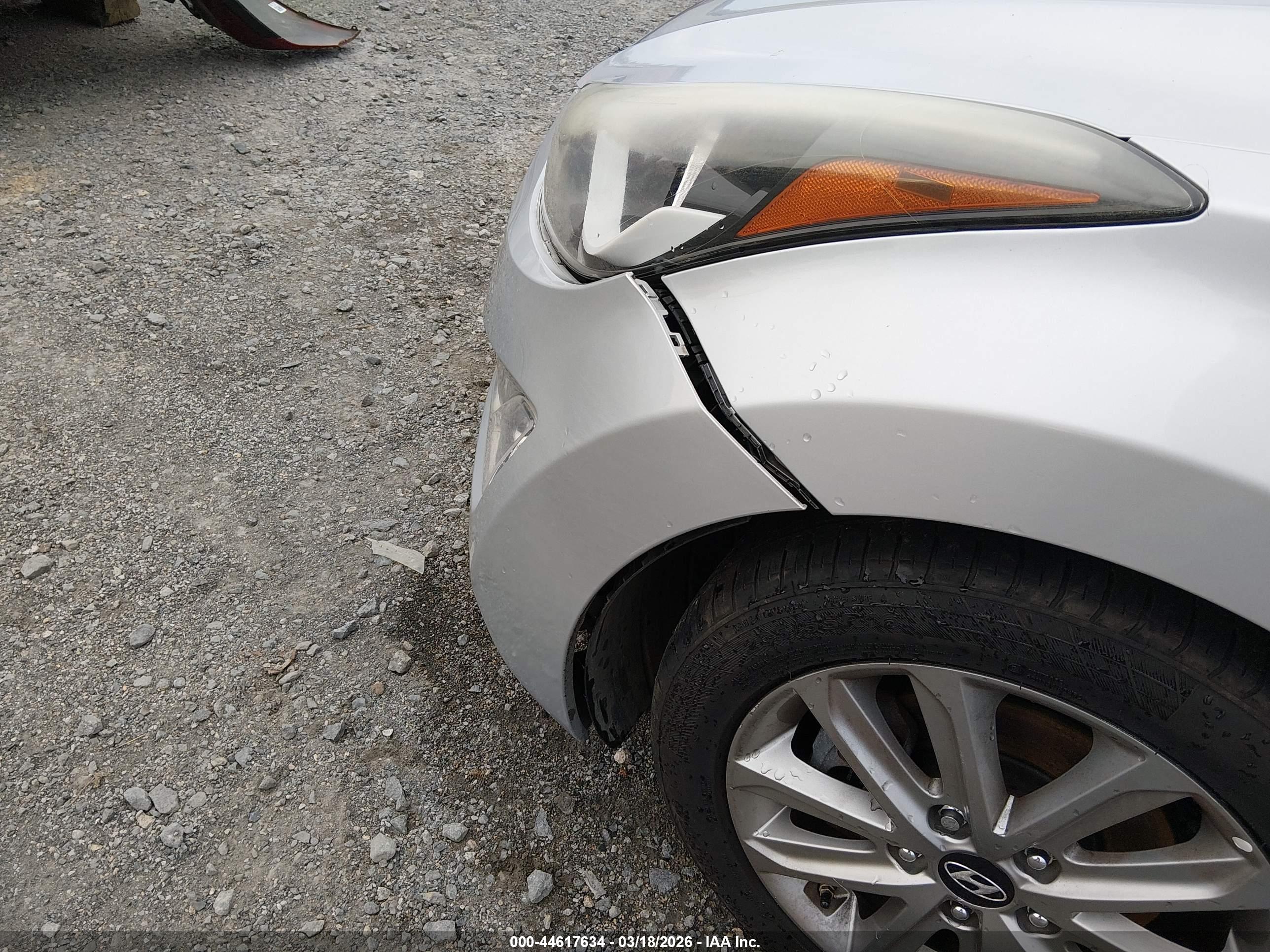 HYUNDAI ELANTRA image 6