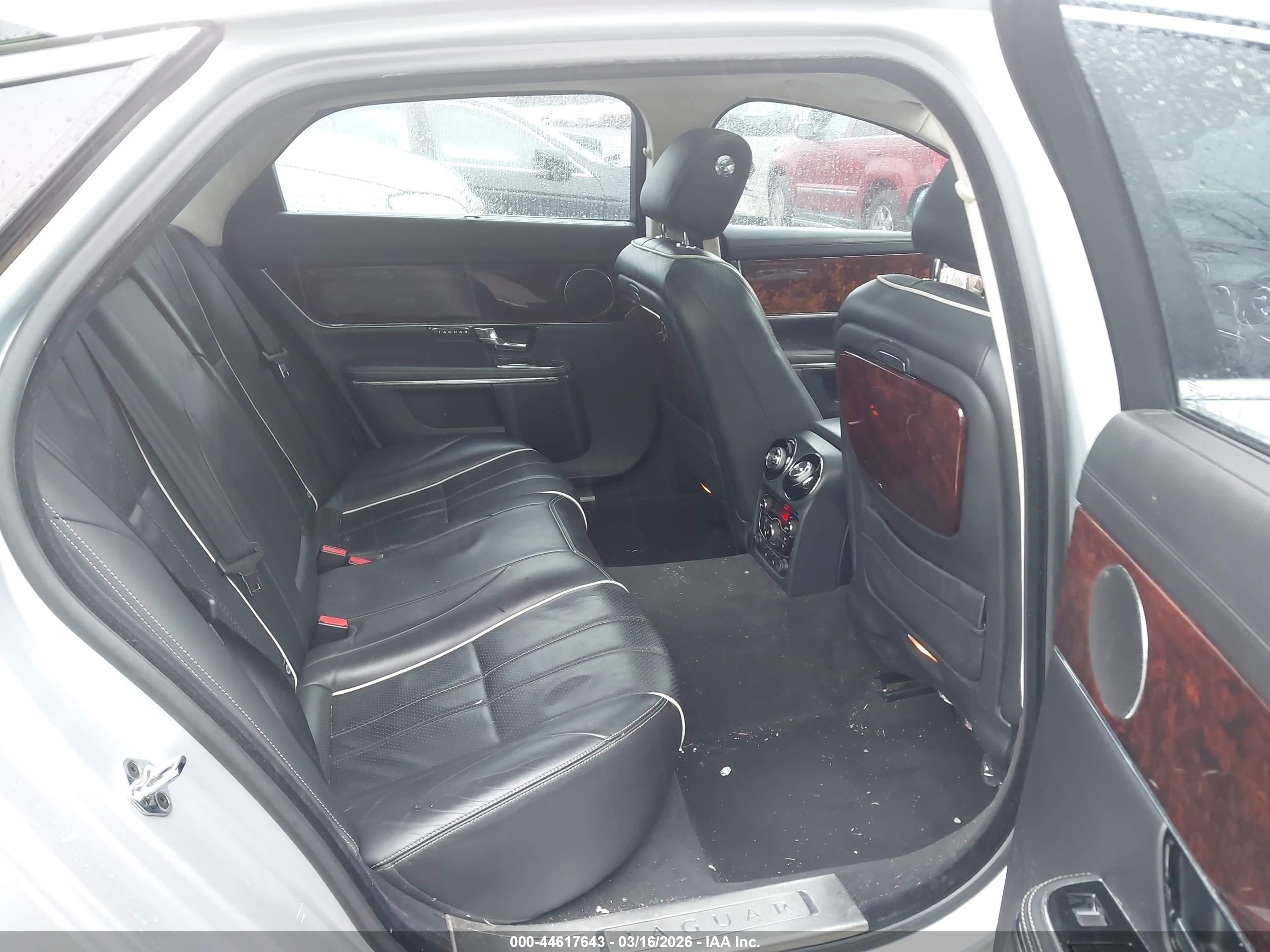 JAGUAR XJ image 8