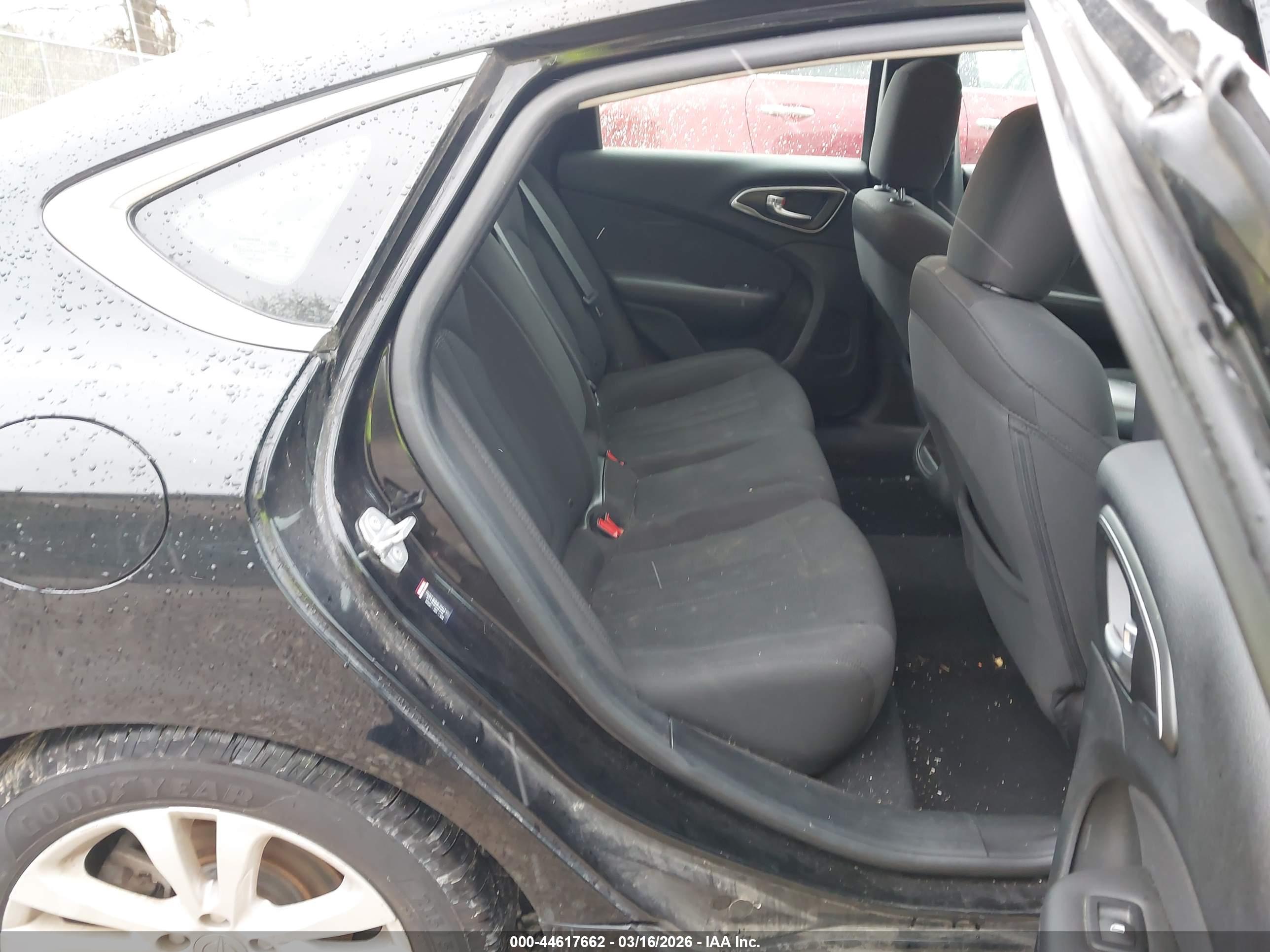CHRYSLER 200 image 8