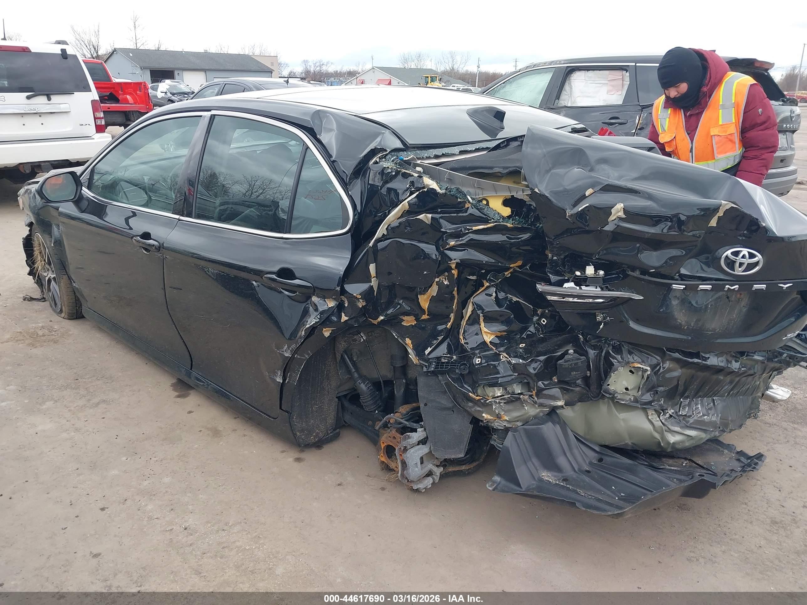 TOYOTA CAMRY image 3