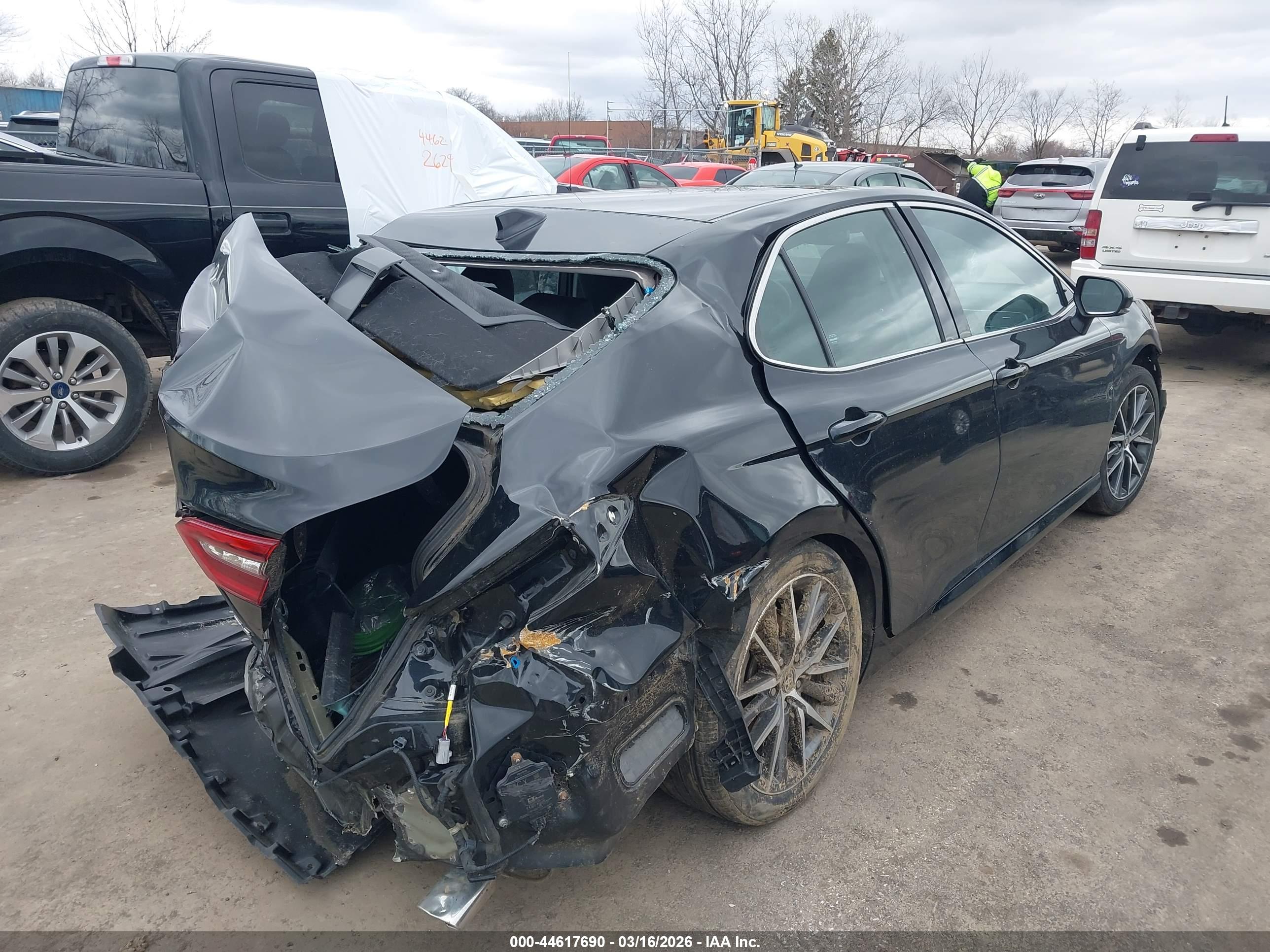 TOYOTA CAMRY image 4