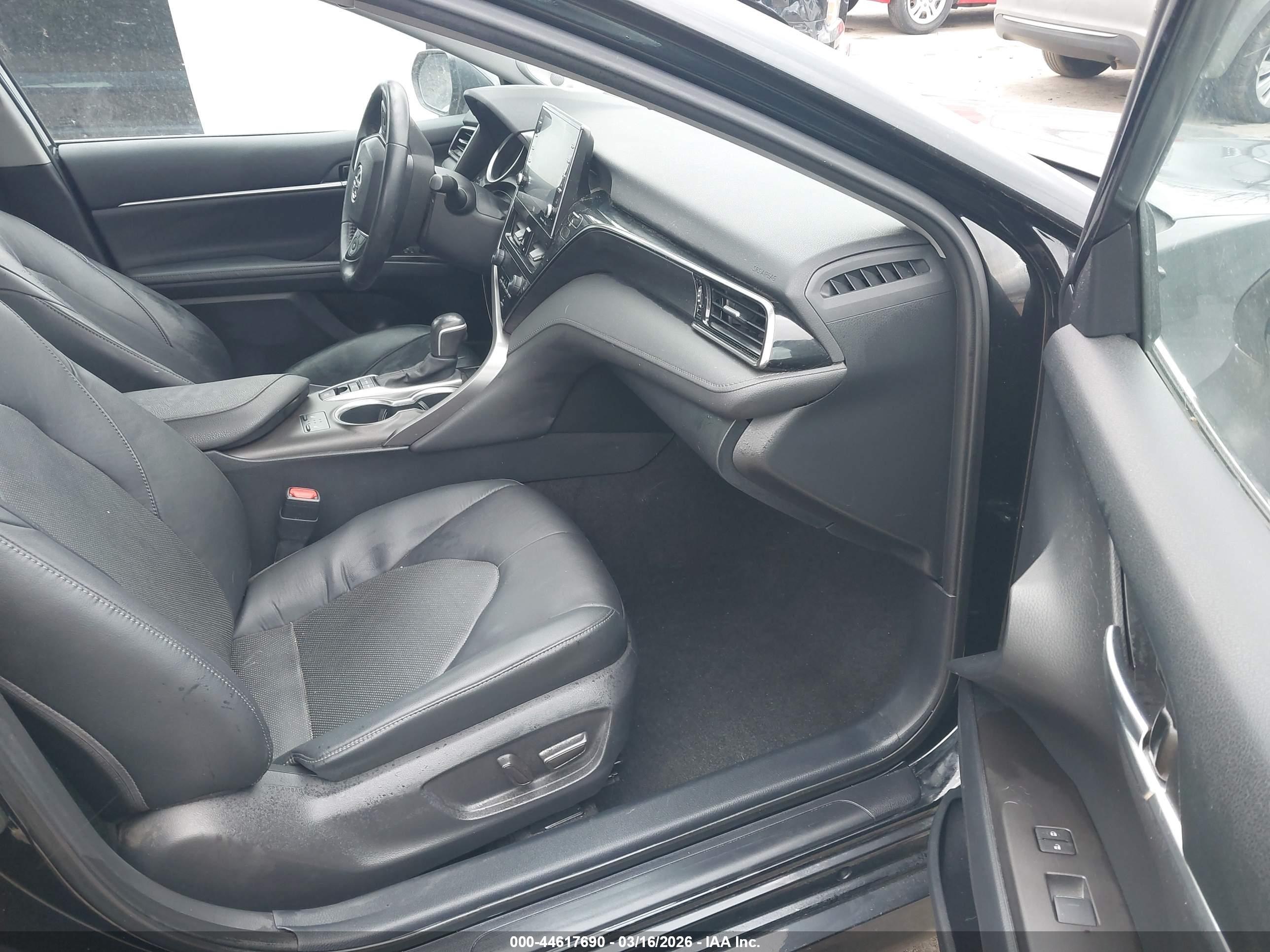 TOYOTA CAMRY image 5