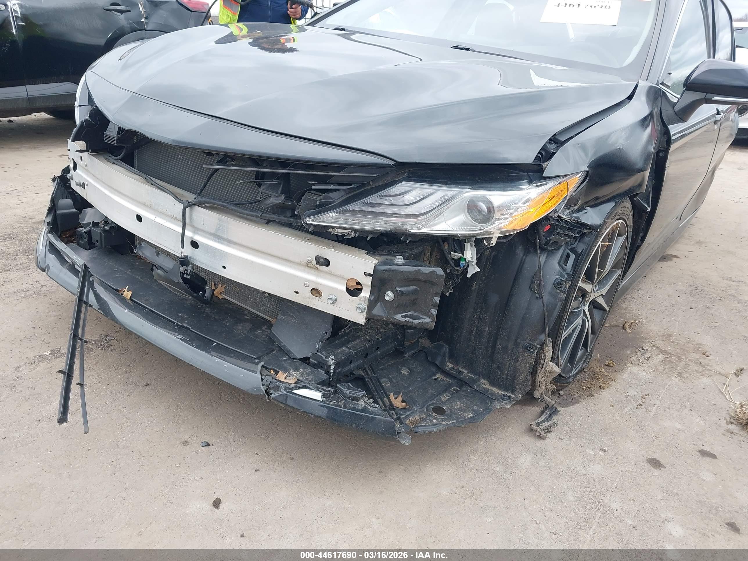 TOYOTA CAMRY image 6