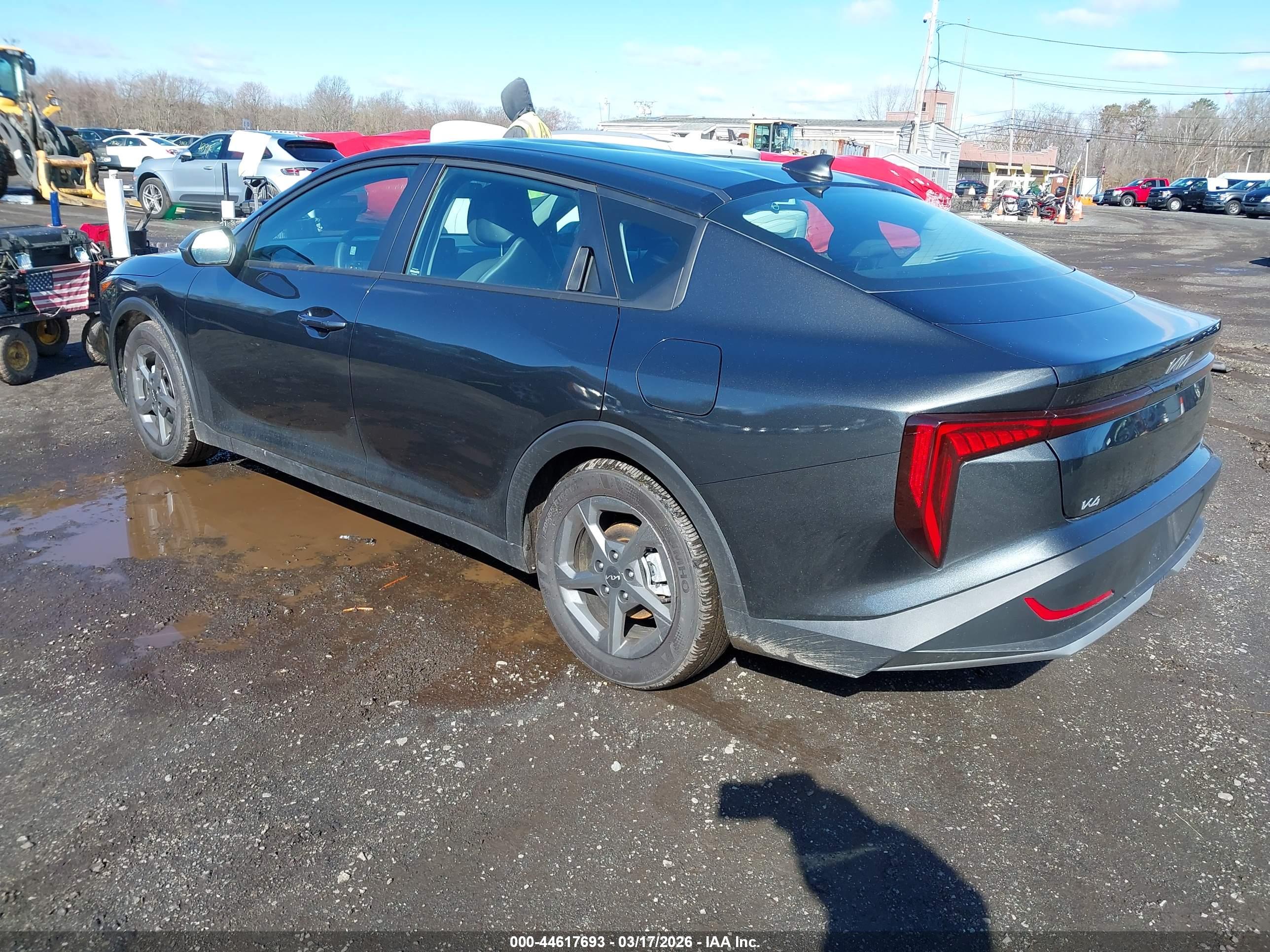 KIA K4 image 3
