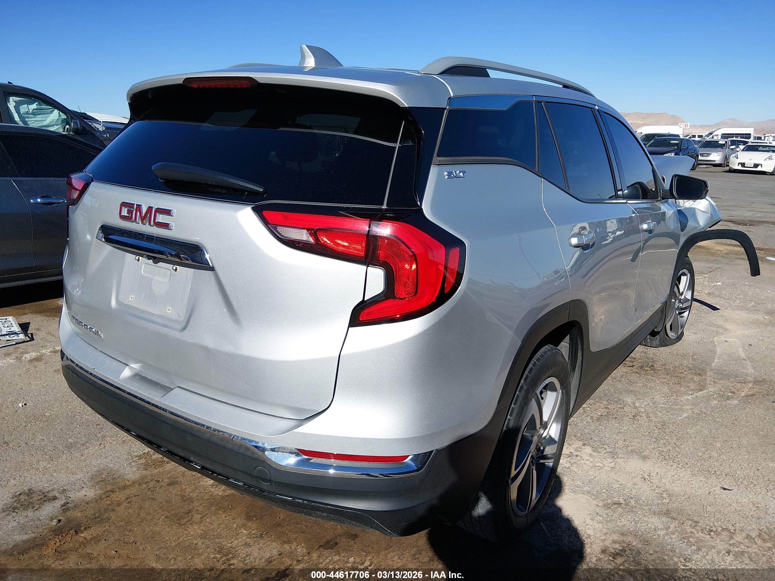 GMC TERRAIN image 4