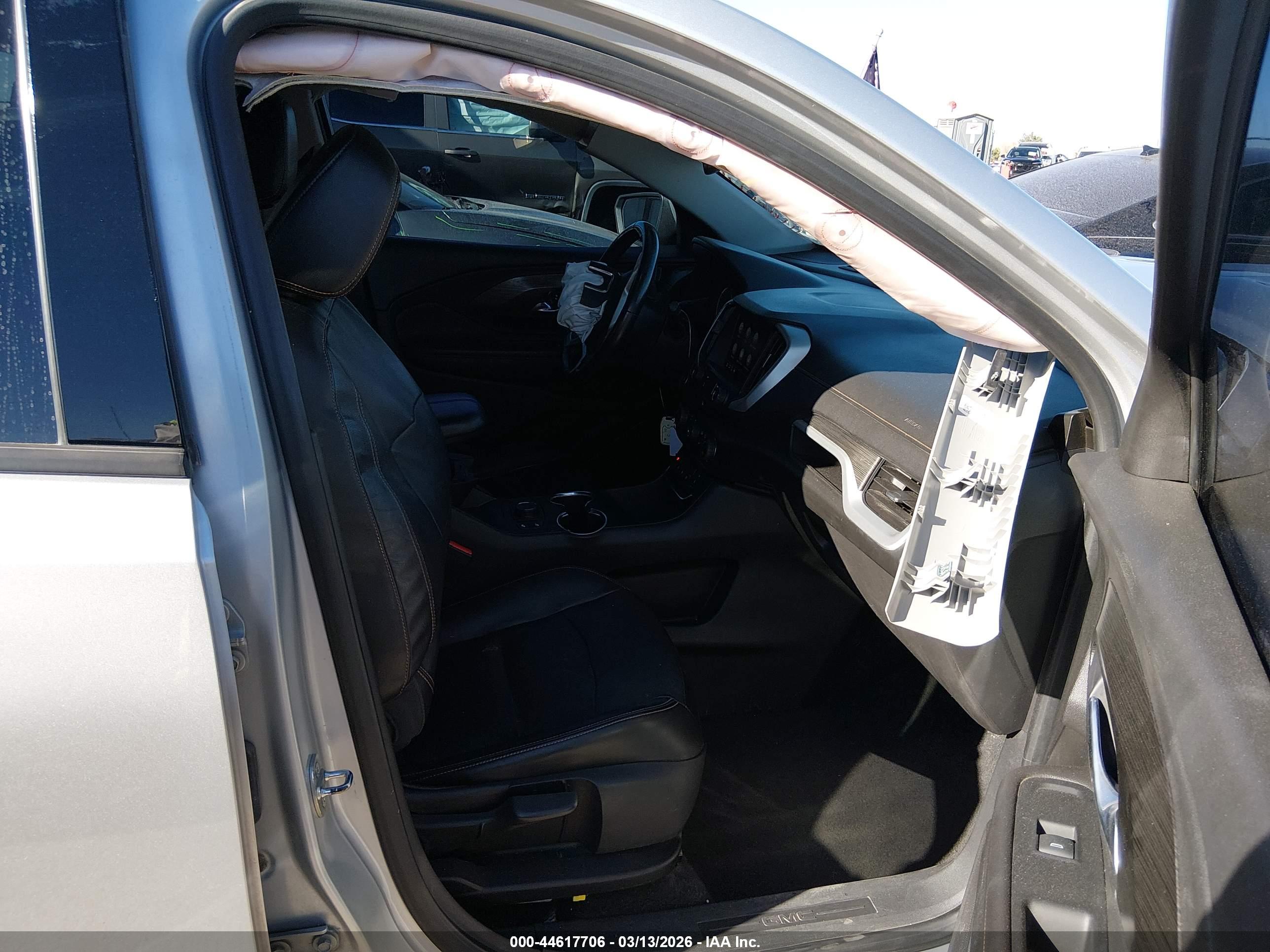 GMC TERRAIN image 5
